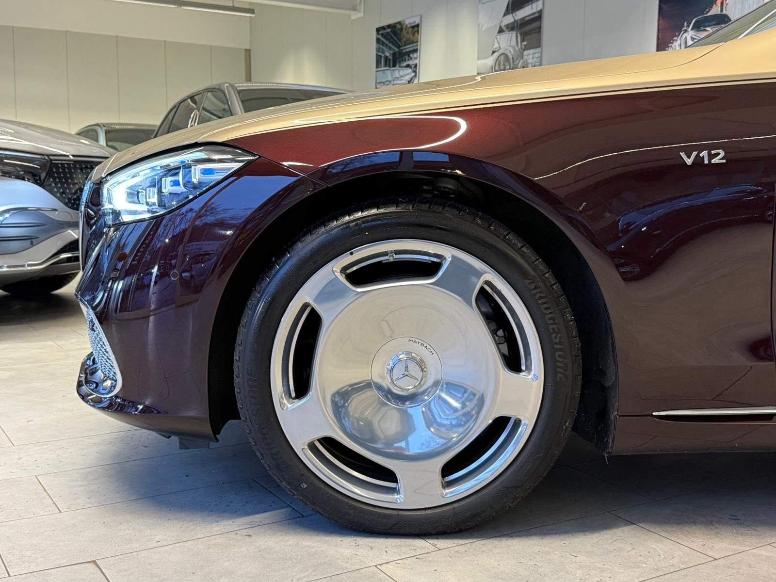 Fahrzeugabbildung Mercedes-Benz S 680 Maybach TWO TONE RED GOLD+4 SEAT+BURM. 4D