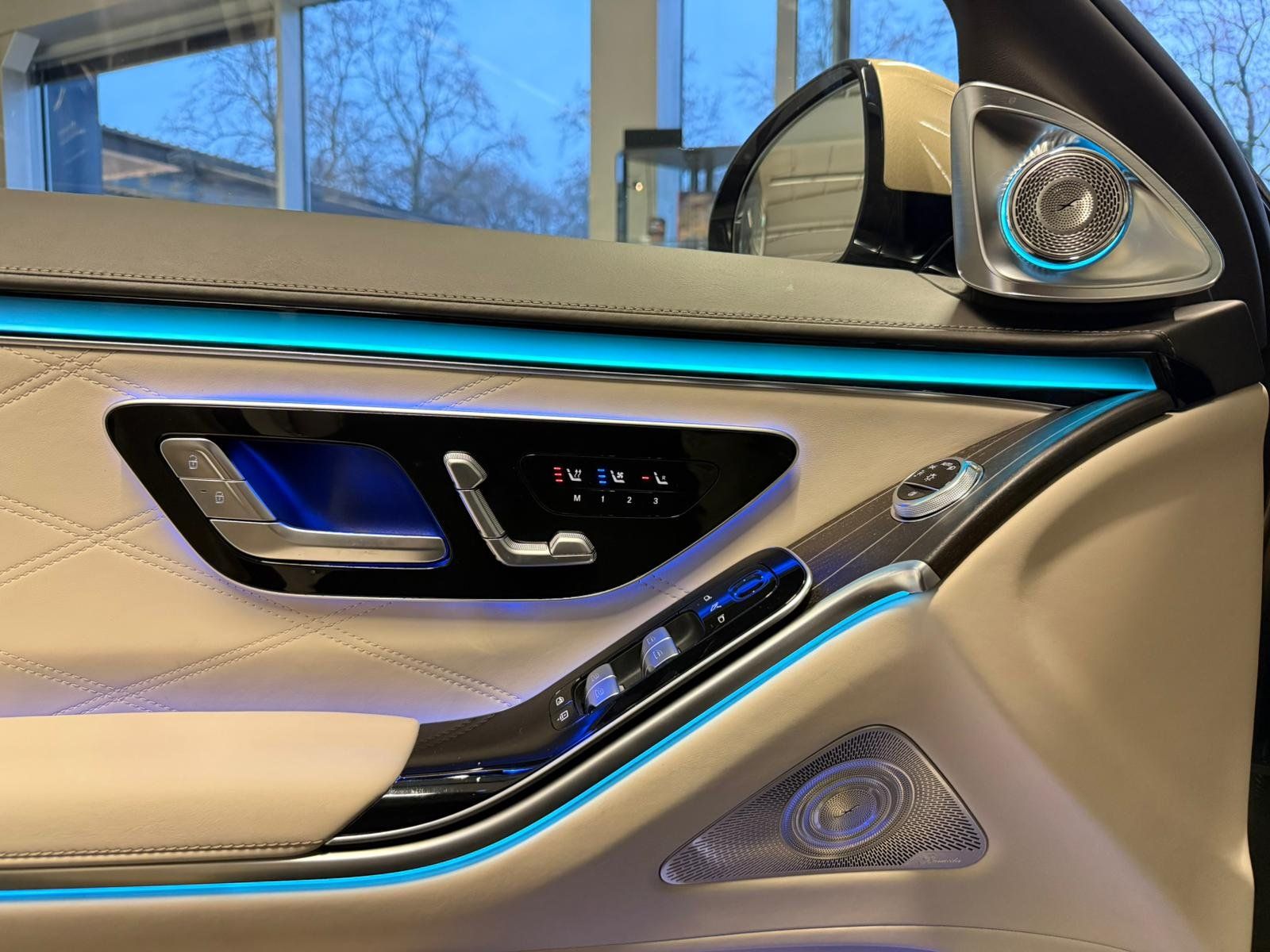 Fahrzeugabbildung Mercedes-Benz S 680 Maybach TWO TONE RED GOLD+4 SEAT+BURM. 4D