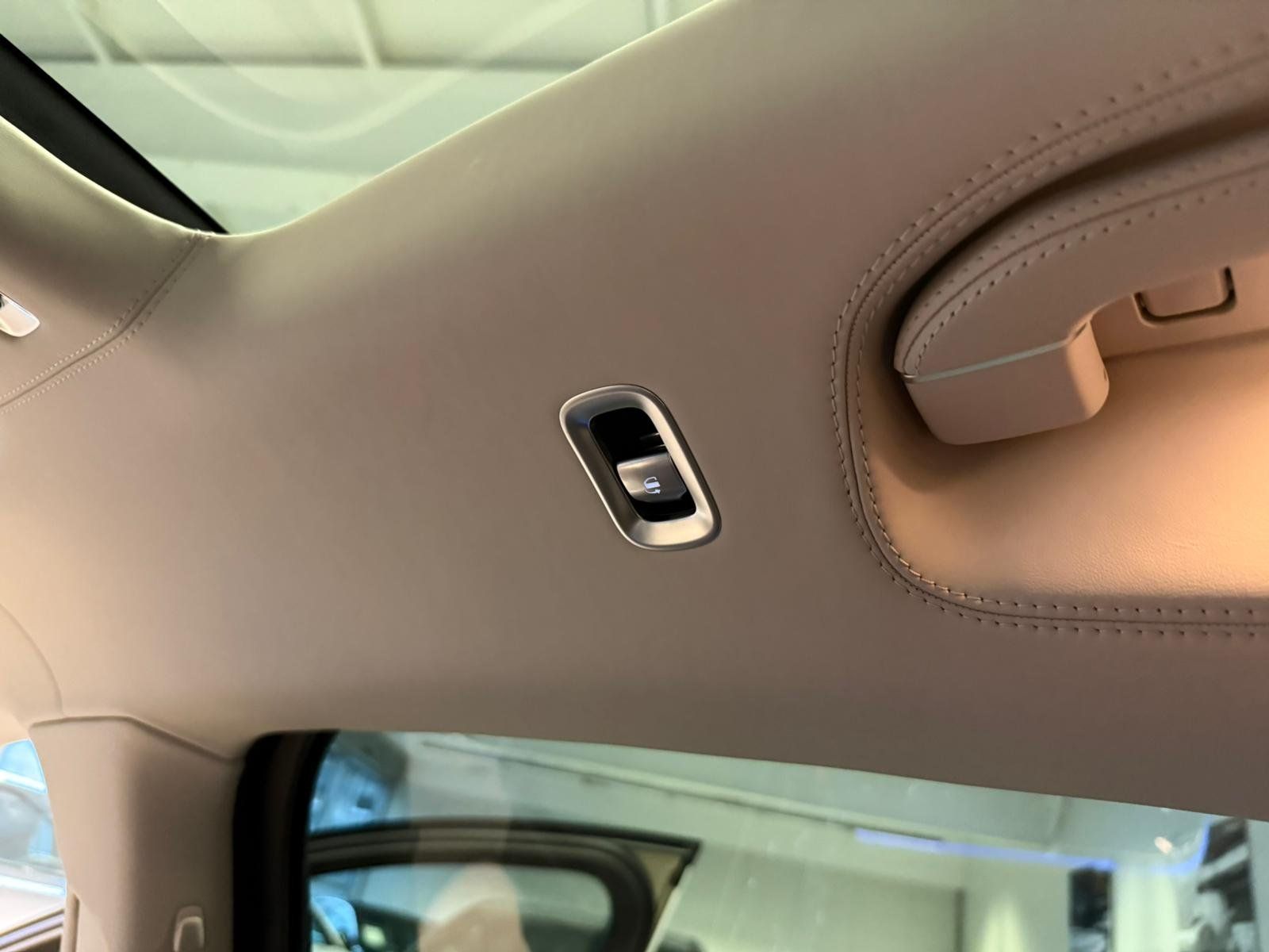 Fahrzeugabbildung Mercedes-Benz S 680 Maybach TWO TONE RED GOLD+4 SEAT+BURM. 4D