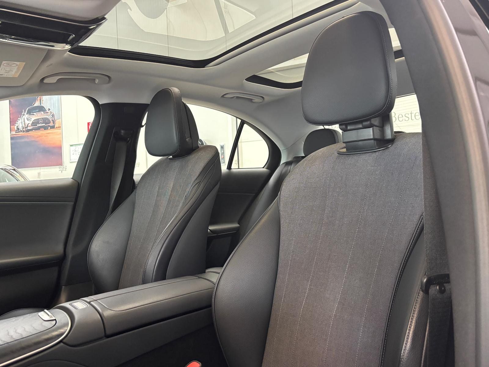 Fahrzeugabbildung Mercedes-Benz E 200 AVANTGARDE PANO+DISTRO+19"+KEYLESS+CARPLAY