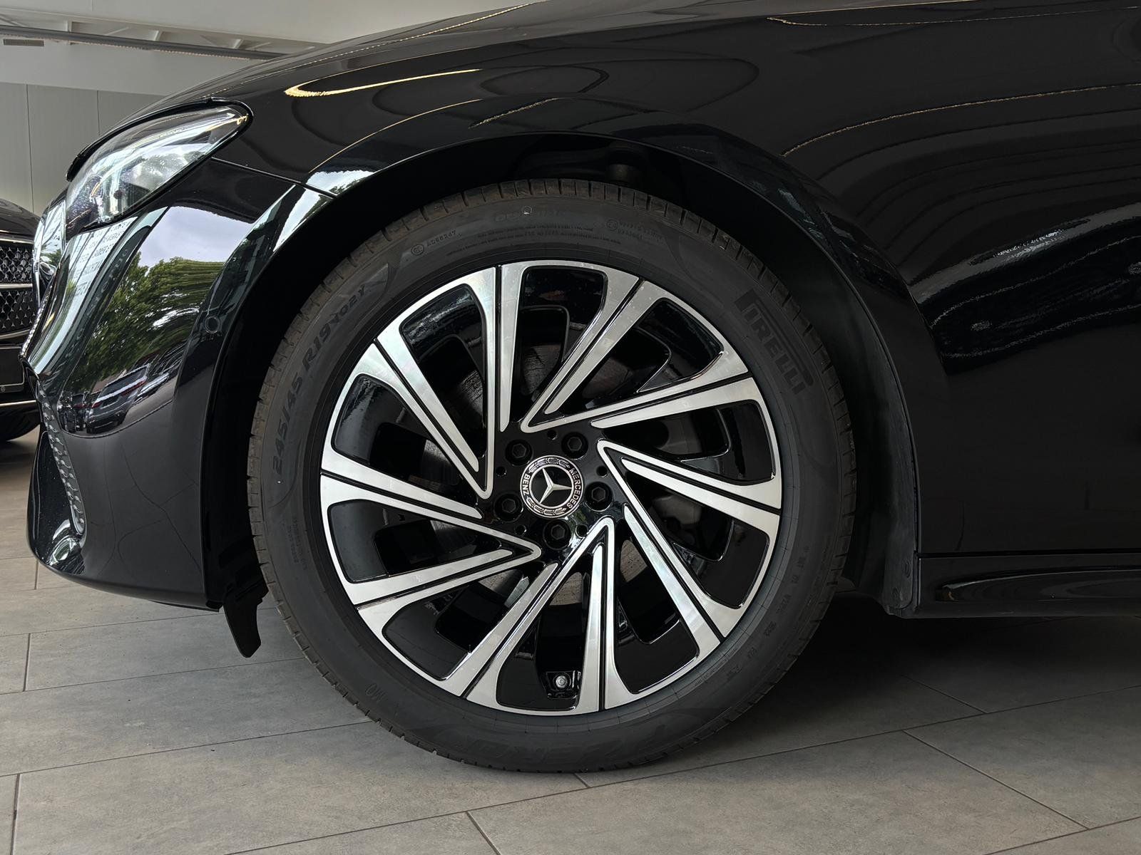 Fahrzeugabbildung Mercedes-Benz E 200 AVANTGARDE PANO+DISTRO+19"+KEYLESS+CARPLAY