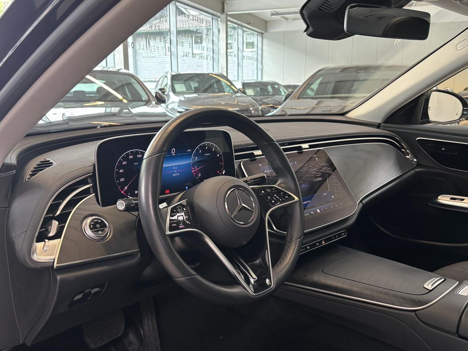 Fahrzeugabbildung Mercedes-Benz E 200 AVANTGARDE PANO+DISTRO+19"+KEYLESS+CARPLAY