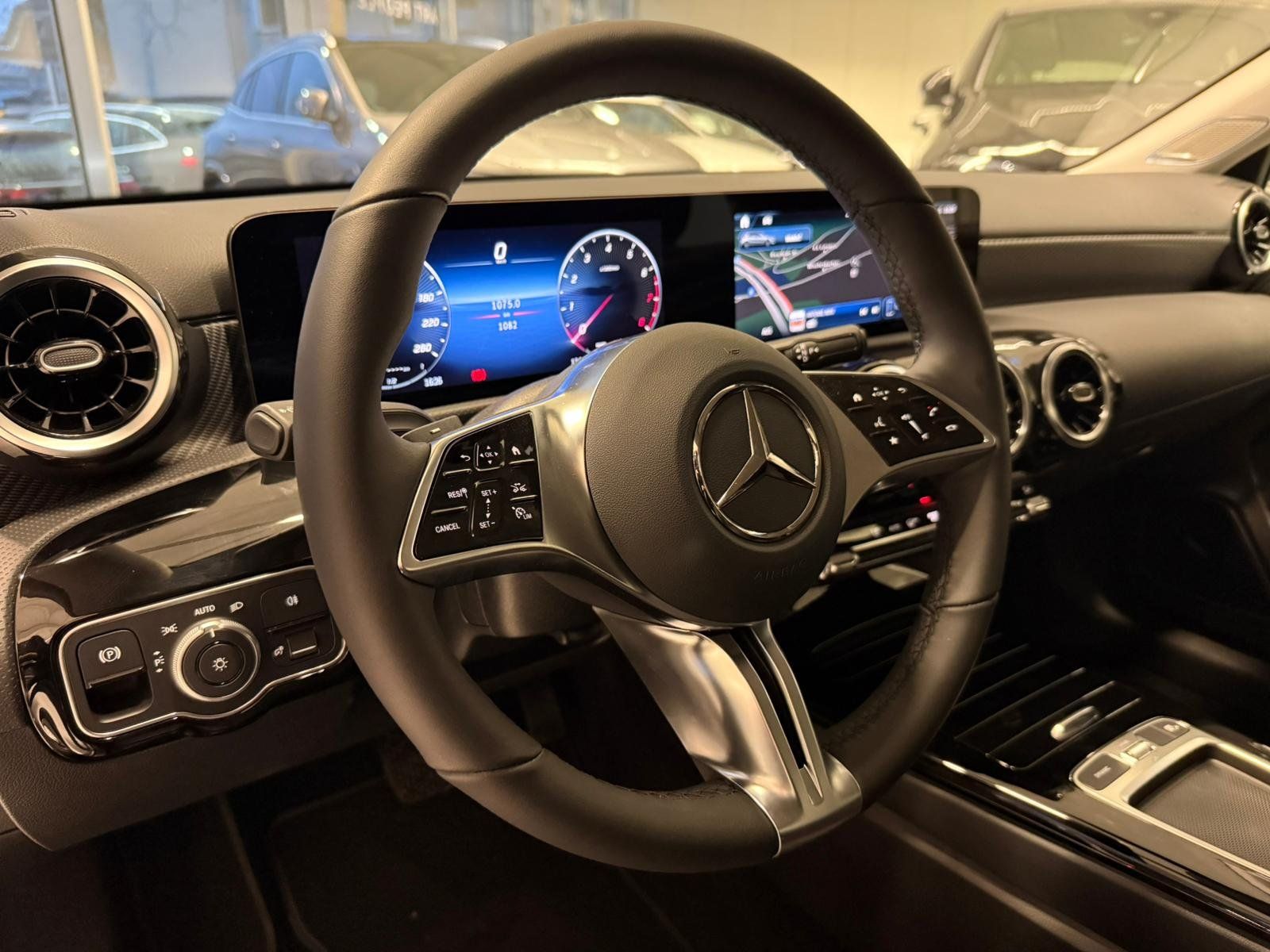 Fahrzeugabbildung Mercedes-Benz A 200 Progressive BURMES+MBEAM+360°+MEMORY+TOTW.