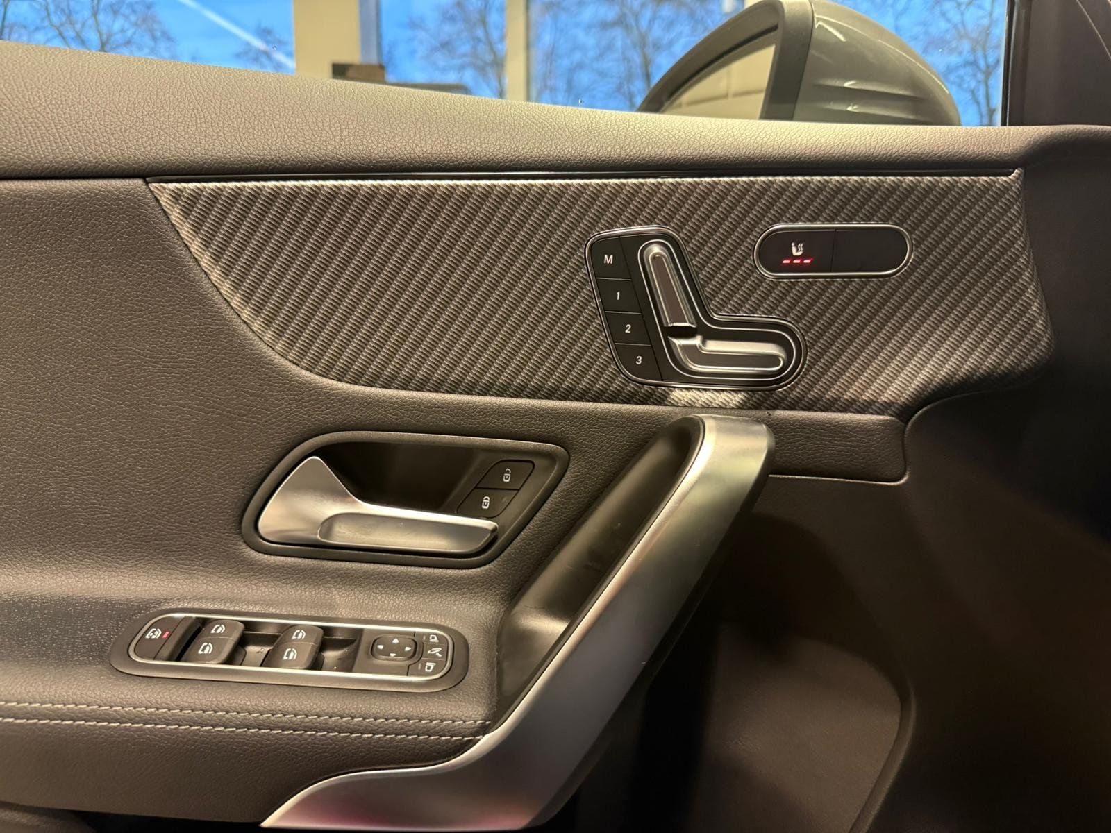 Fahrzeugabbildung Mercedes-Benz A 200 Progressive BURMES+MBEAM+360°+MEMORY+TOTW.