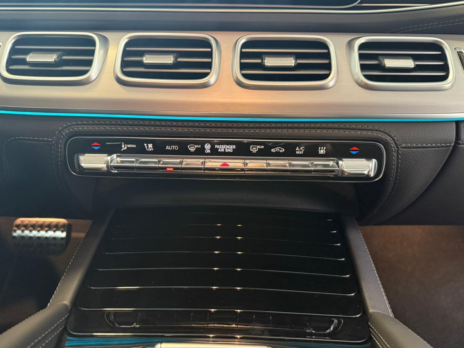 Fahrzeugabbildung Mercedes-Benz GLE 53 4M+ Coupé PANO+HUD+STDHZ+BURMES+AHK+MBEAM