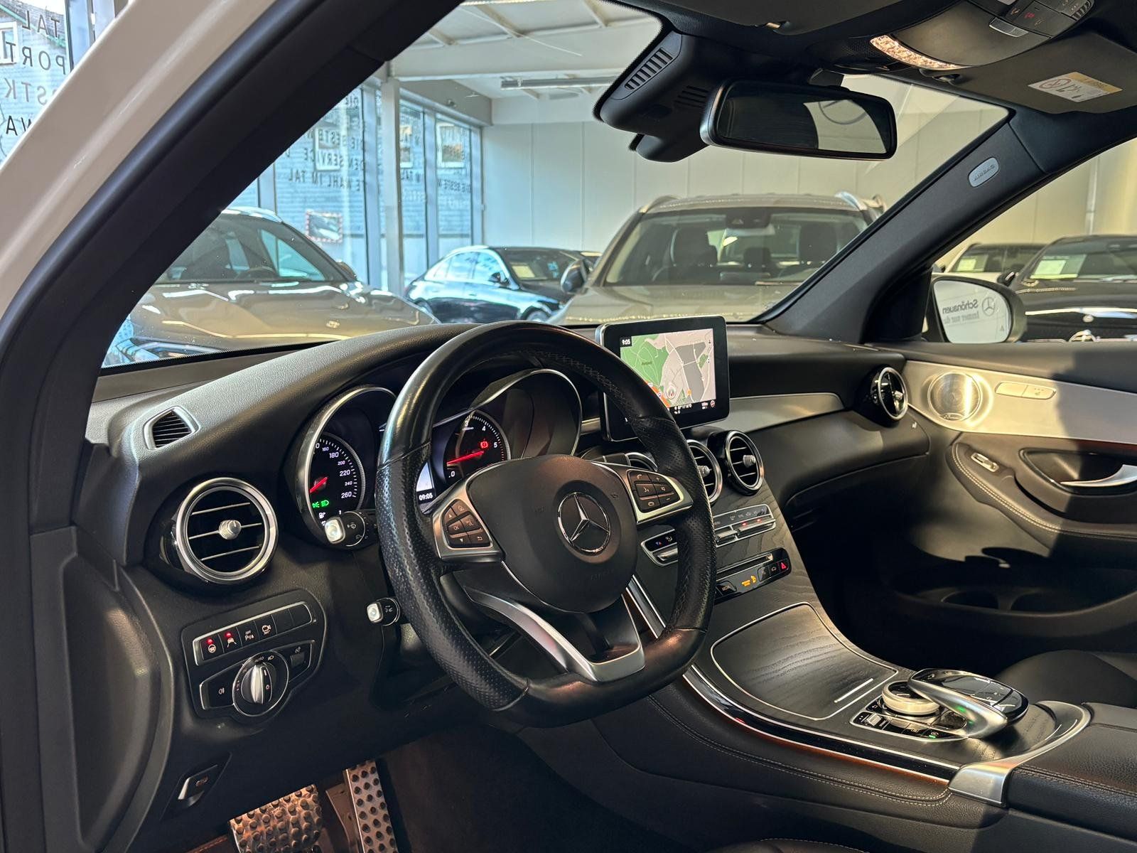 Fahrzeugabbildung Mercedes-Benz GLC 350 d 4M AMG DISTR+PANO+BURM+AHK+COMAND+360°