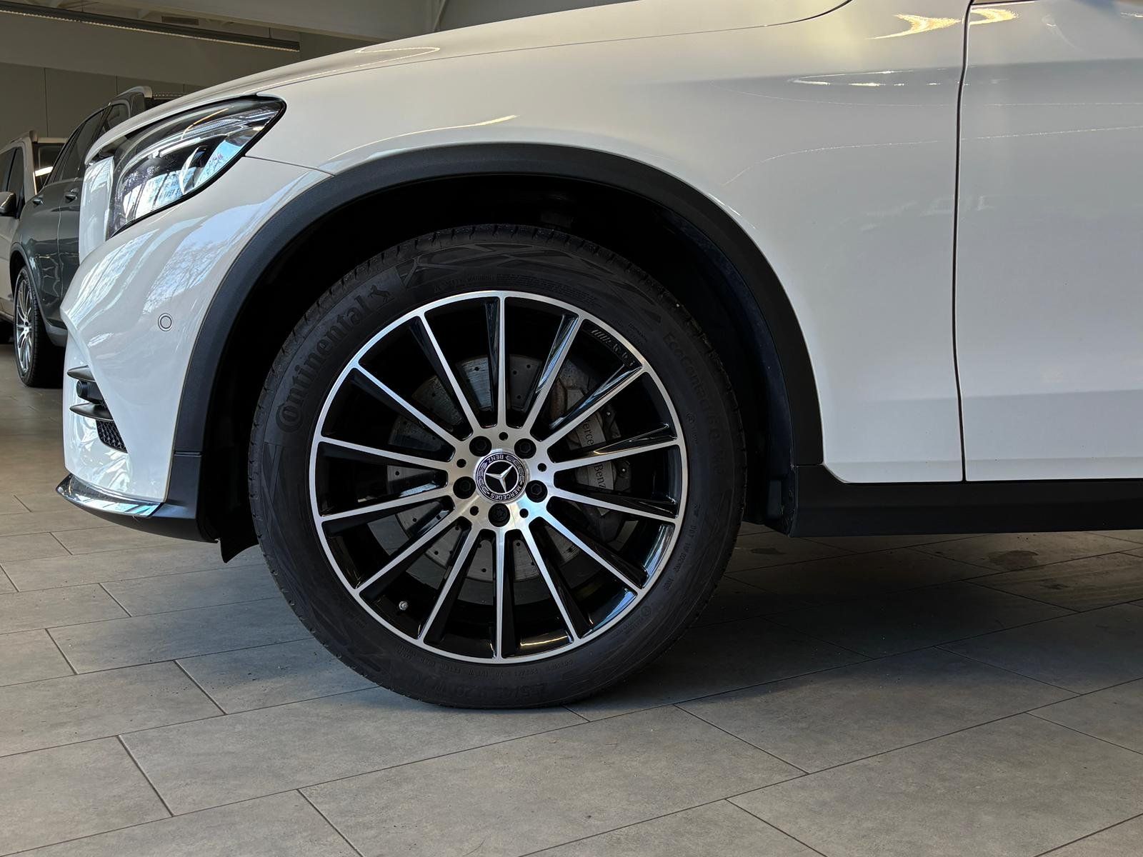 Fahrzeugabbildung Mercedes-Benz GLC 350 d 4M AMG DISTR+PANO+BURM+AHK+COMAND+360°