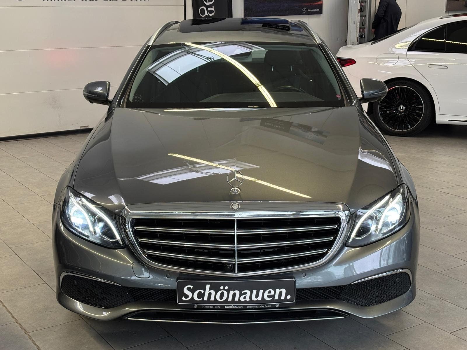 Fahrzeugabbildung Mercedes-Benz E 220 d T Exclusive COMAND+AHK+360°+TOTW+SHD+LED