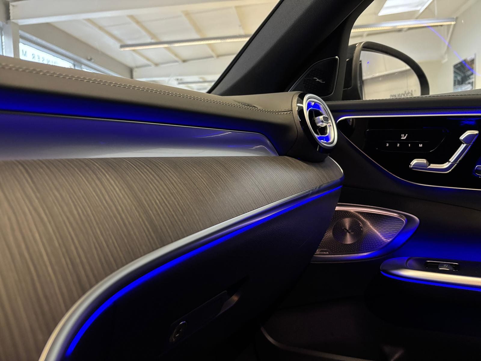 Fahrzeugabbildung Mercedes-Benz C 200 T AMG+DISTR+BURM+AHK+MEMORY+NIGHT+360°+EDW