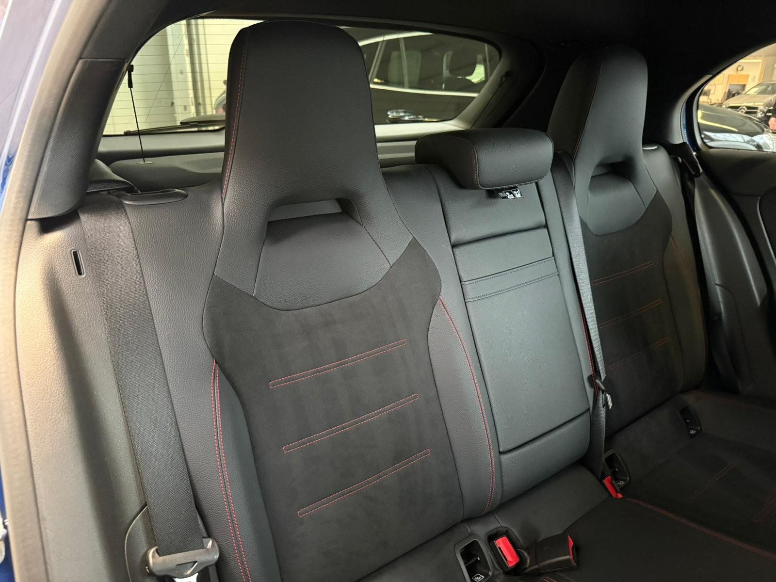 Fahrzeugabbildung Mercedes-Benz A 250e AMG+DISTR+MBEAM+AHK+MEMORY+KEYLESS+KAMERA