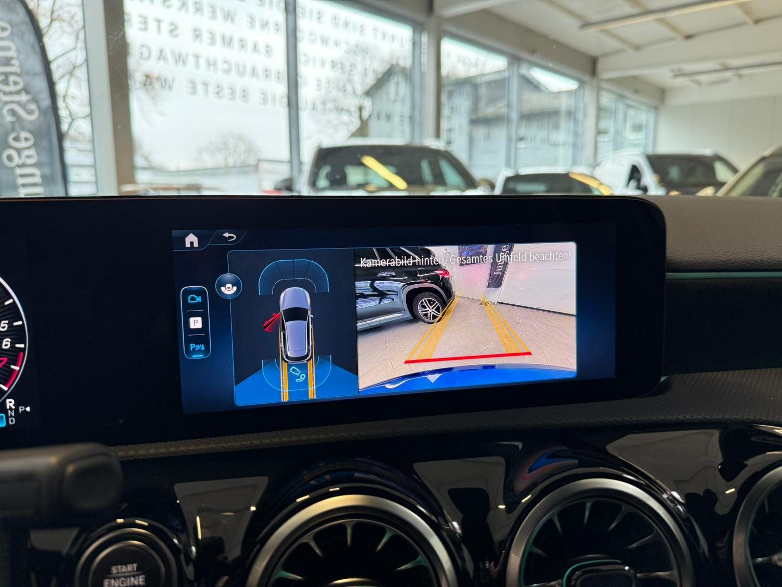 Fahrzeugabbildung Mercedes-Benz A 250e AMG+DISTR+MBEAM+AHK+MEMORY+KEYLESS+KAMERA