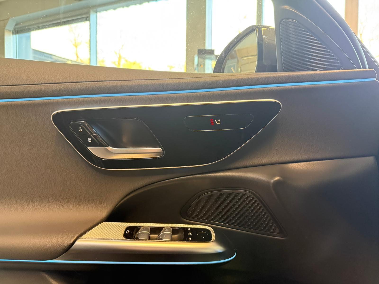 Fahrzeugabbildung Mercedes-Benz E 220 d T Avantgarde DISTR+PANO+STDHZ+AHK+KAMERA