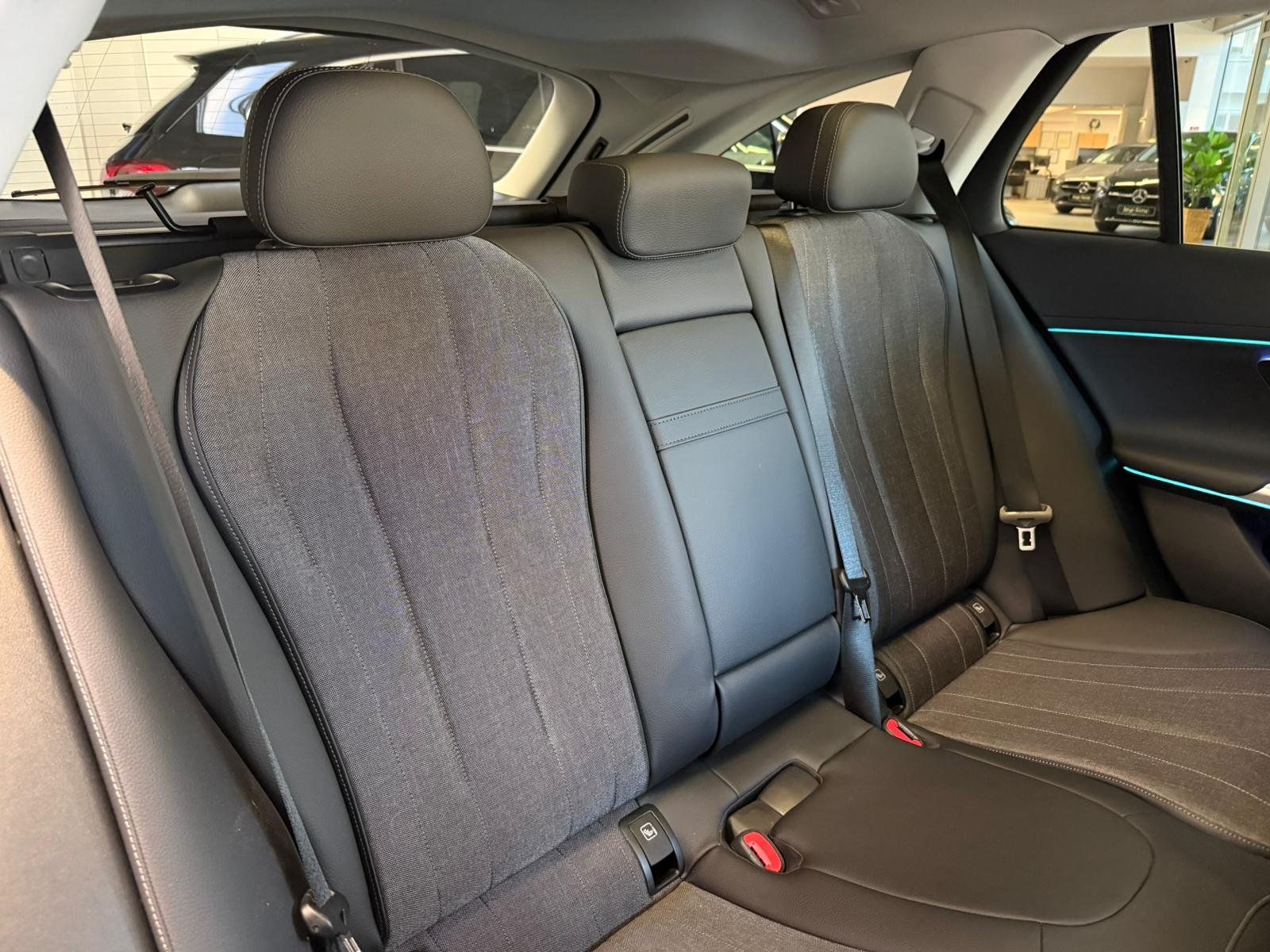 Fahrzeugabbildung Mercedes-Benz E 220 d T Avantgarde DISTR+PANO+STDHZ+AHK+KAMERA