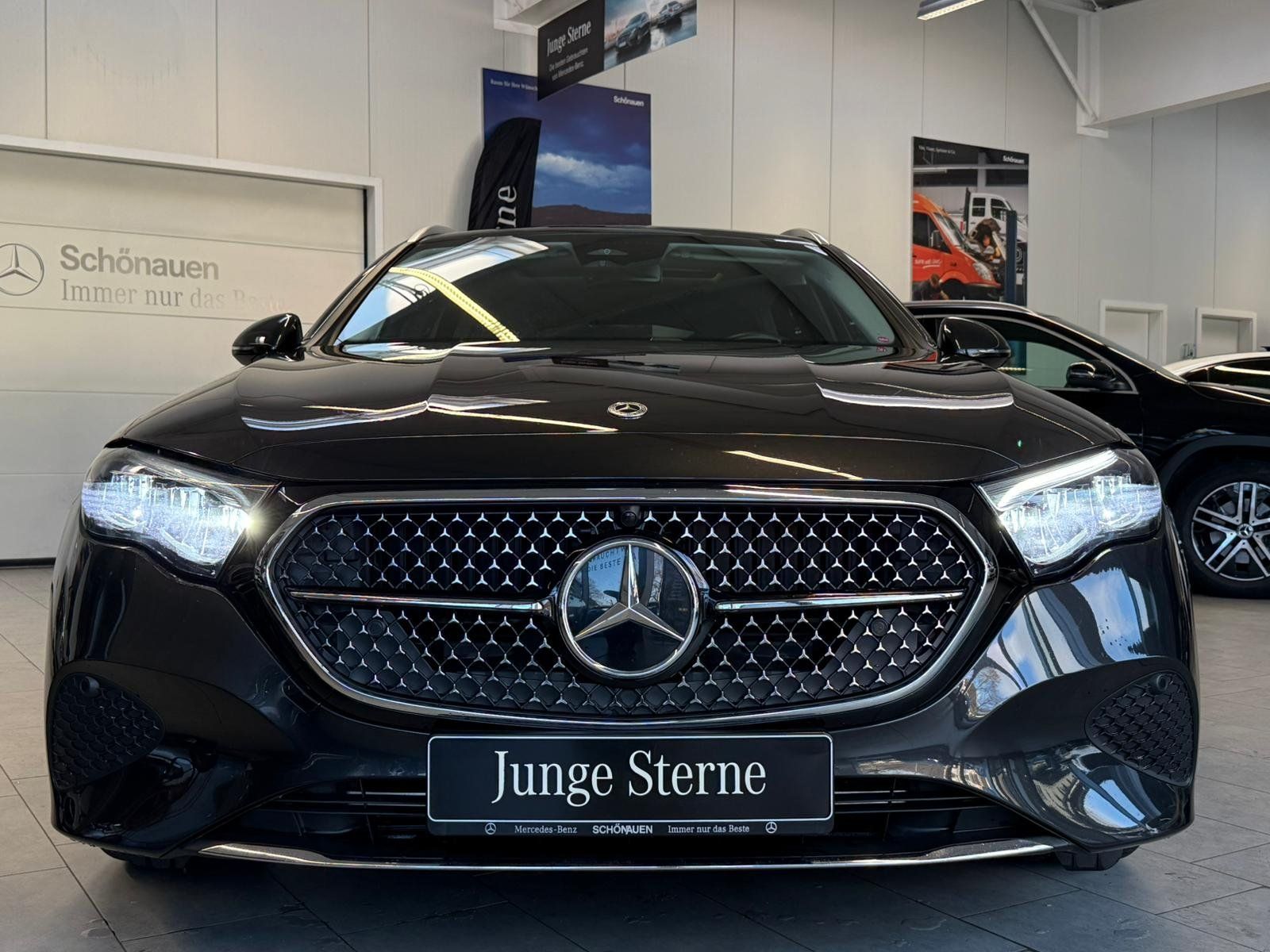 Fahrzeugabbildung Mercedes-Benz E 220 d T Avantgarde DISTR+PANO+STDHZ+AHK+KAMERA