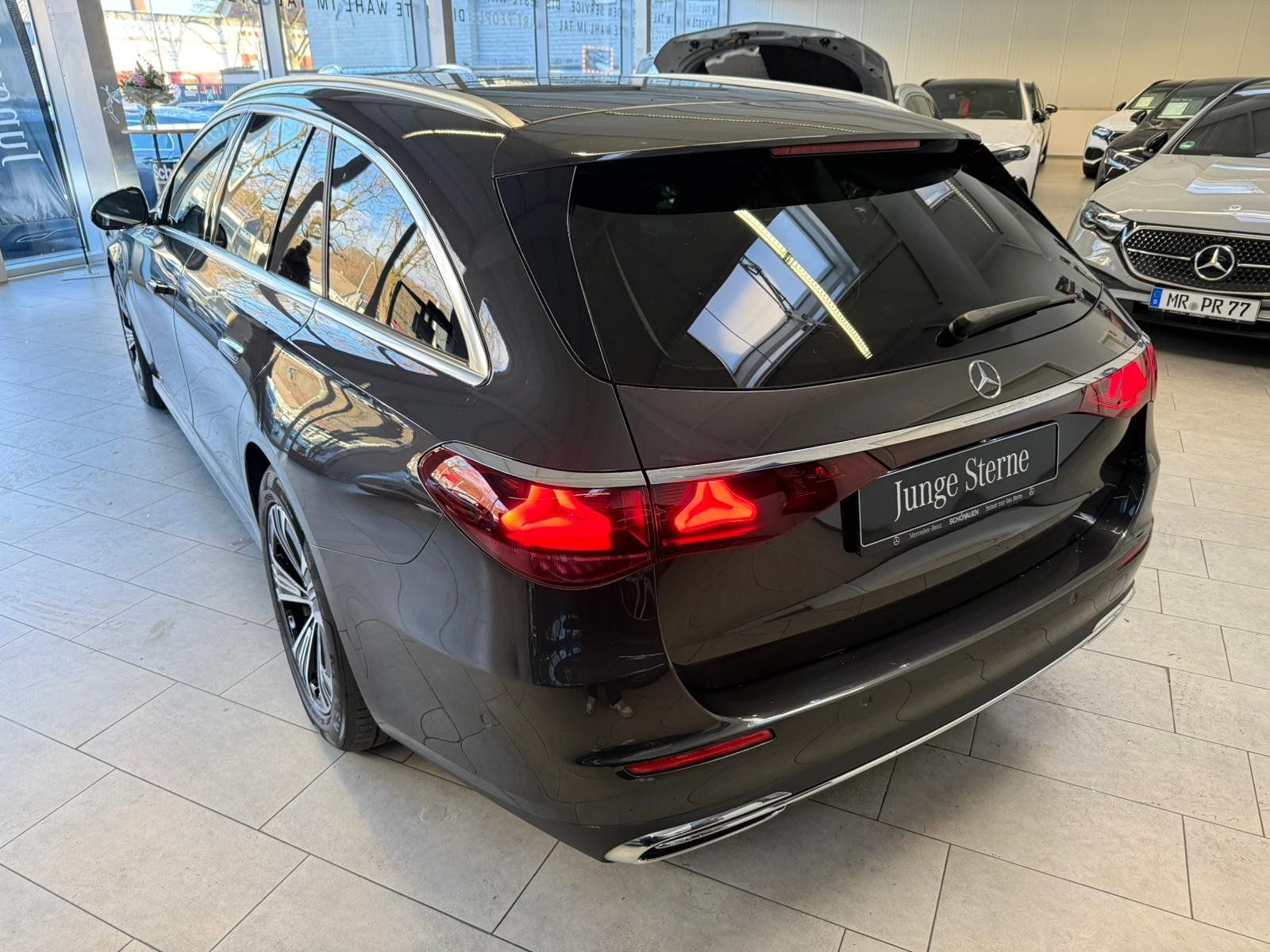 Fahrzeugabbildung Mercedes-Benz E 220 d T Avantgarde DISTR+PANO+STDHZ+AHK+KAMERA