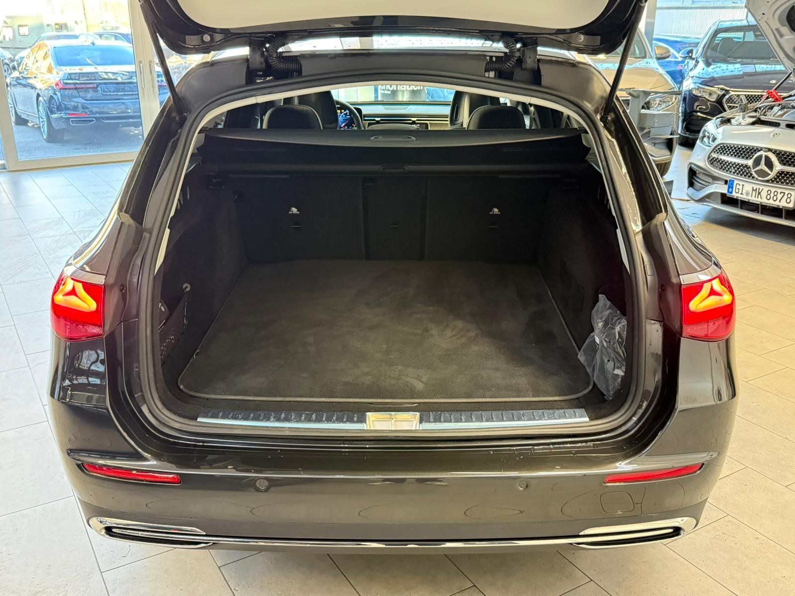 Fahrzeugabbildung Mercedes-Benz E 220 d T Avantgarde DISTR+PANO+STDHZ+AHK+KAMERA