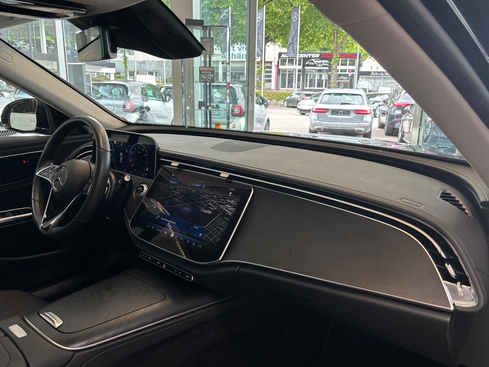 Fahrzeugabbildung Mercedes-Benz E 200 AVANTGARDE PANO+DISTRO+19"+KEYLESS+CARPLAY