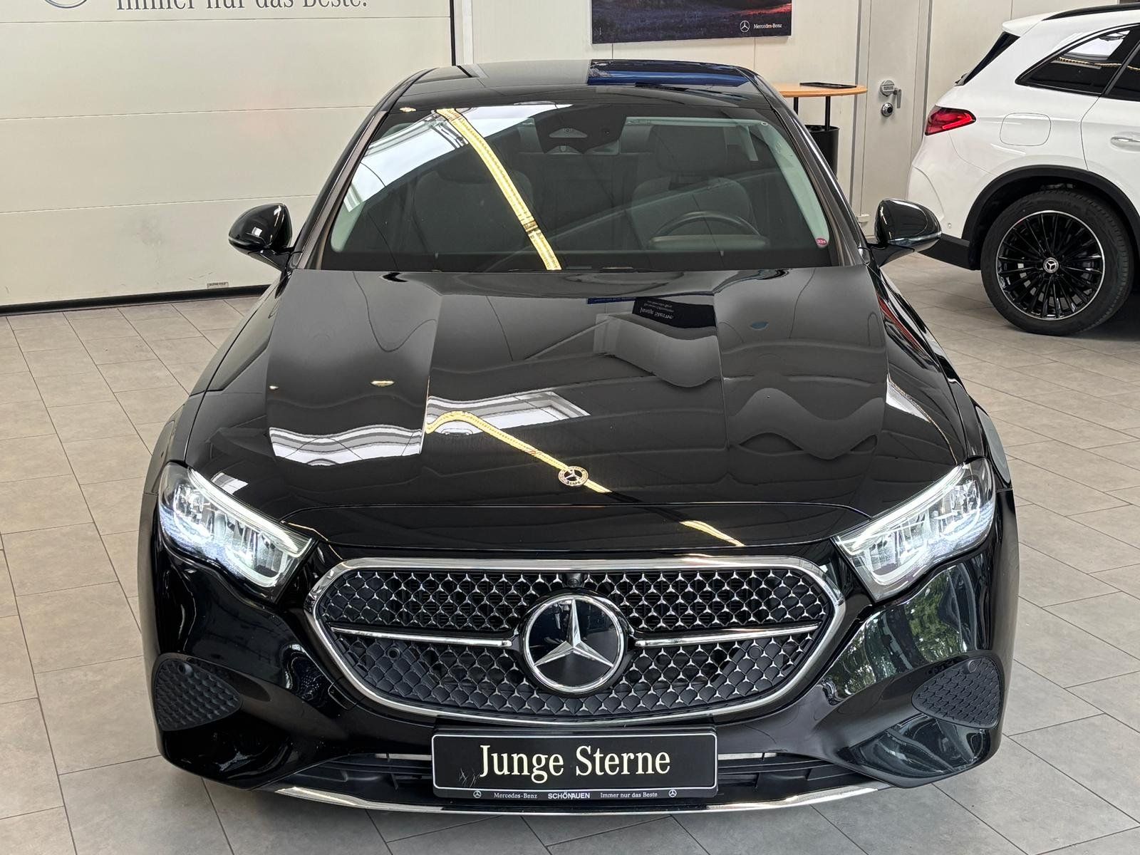 Fahrzeugabbildung Mercedes-Benz E 200 AVANTGARDE PANO+DISTRO+19"+KEYLESS+CARPLAY