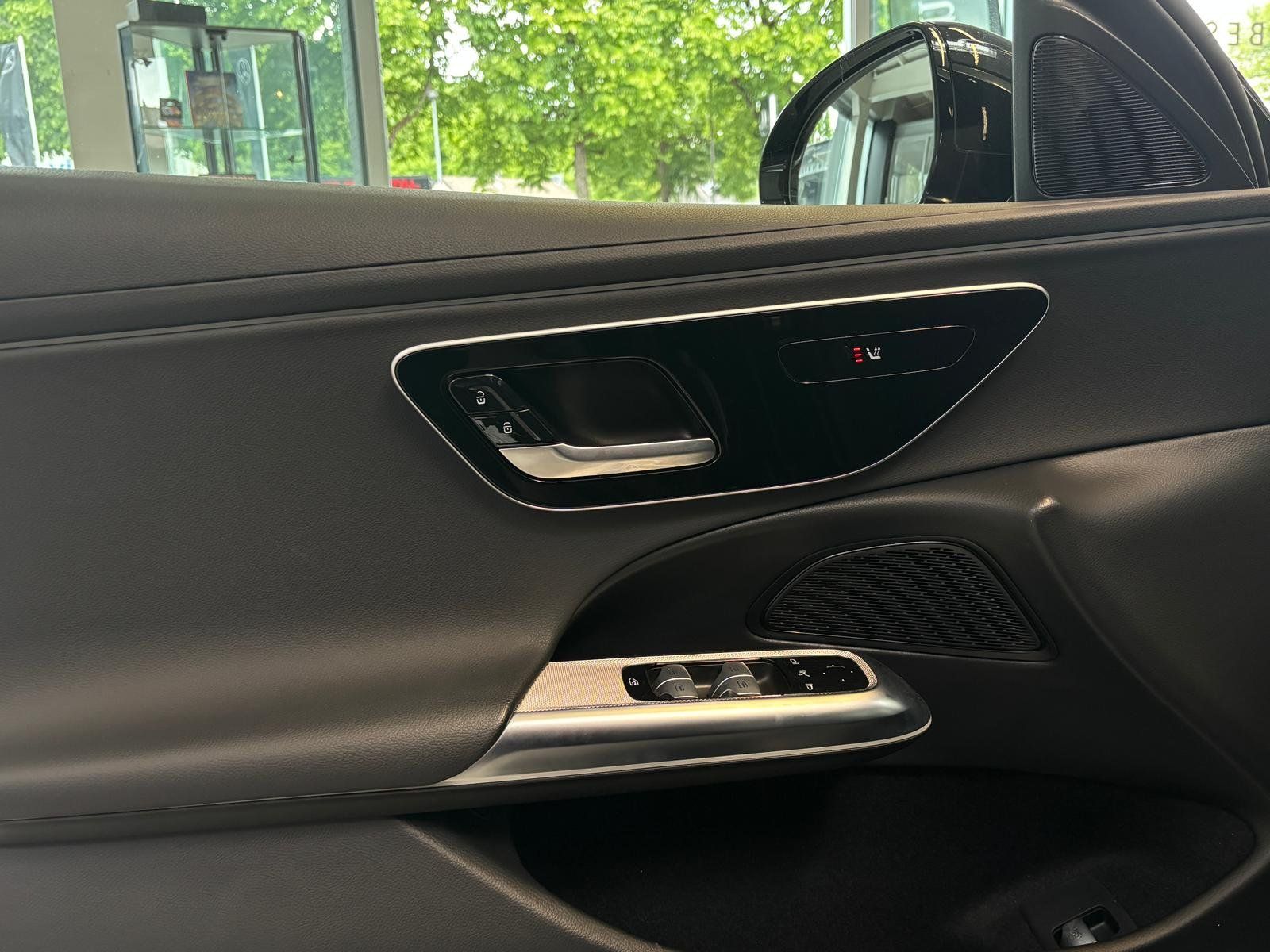 Fahrzeugabbildung Mercedes-Benz E 200 AVANTGARDE PANO+DISTRO+19"+KEYLESS+CARPLAY