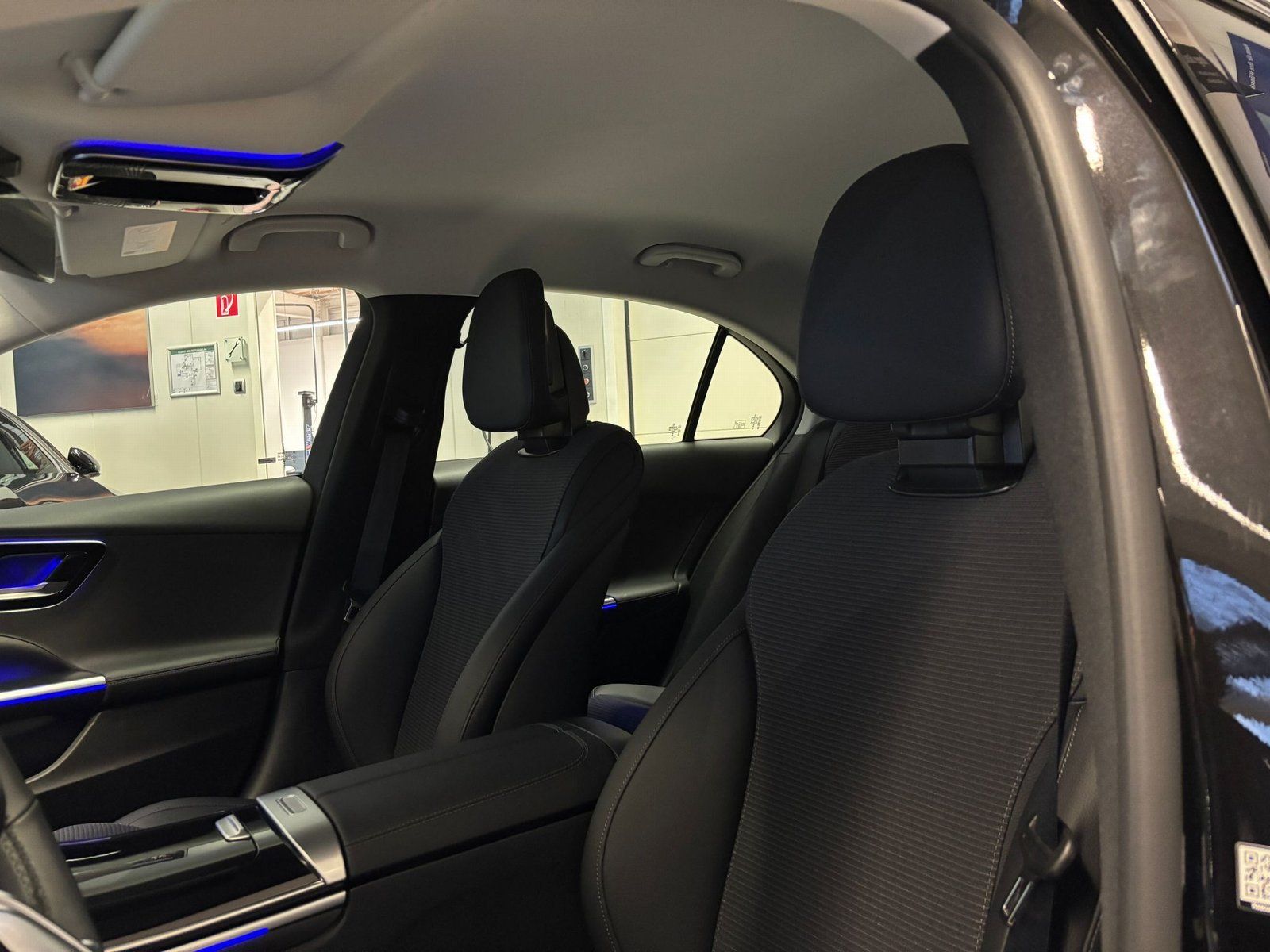 Fahrzeugabbildung Mercedes-Benz C 200 Avantgarde DISTR+MEMORY+AHK+360°+TOTW+LED