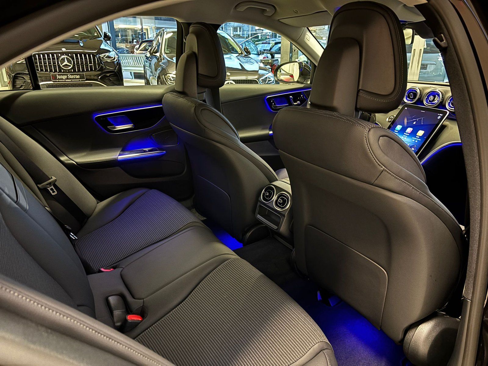 Fahrzeugabbildung Mercedes-Benz C 200 Avantgarde DISTR+MEMORY+AHK+360°+TOTW+LED