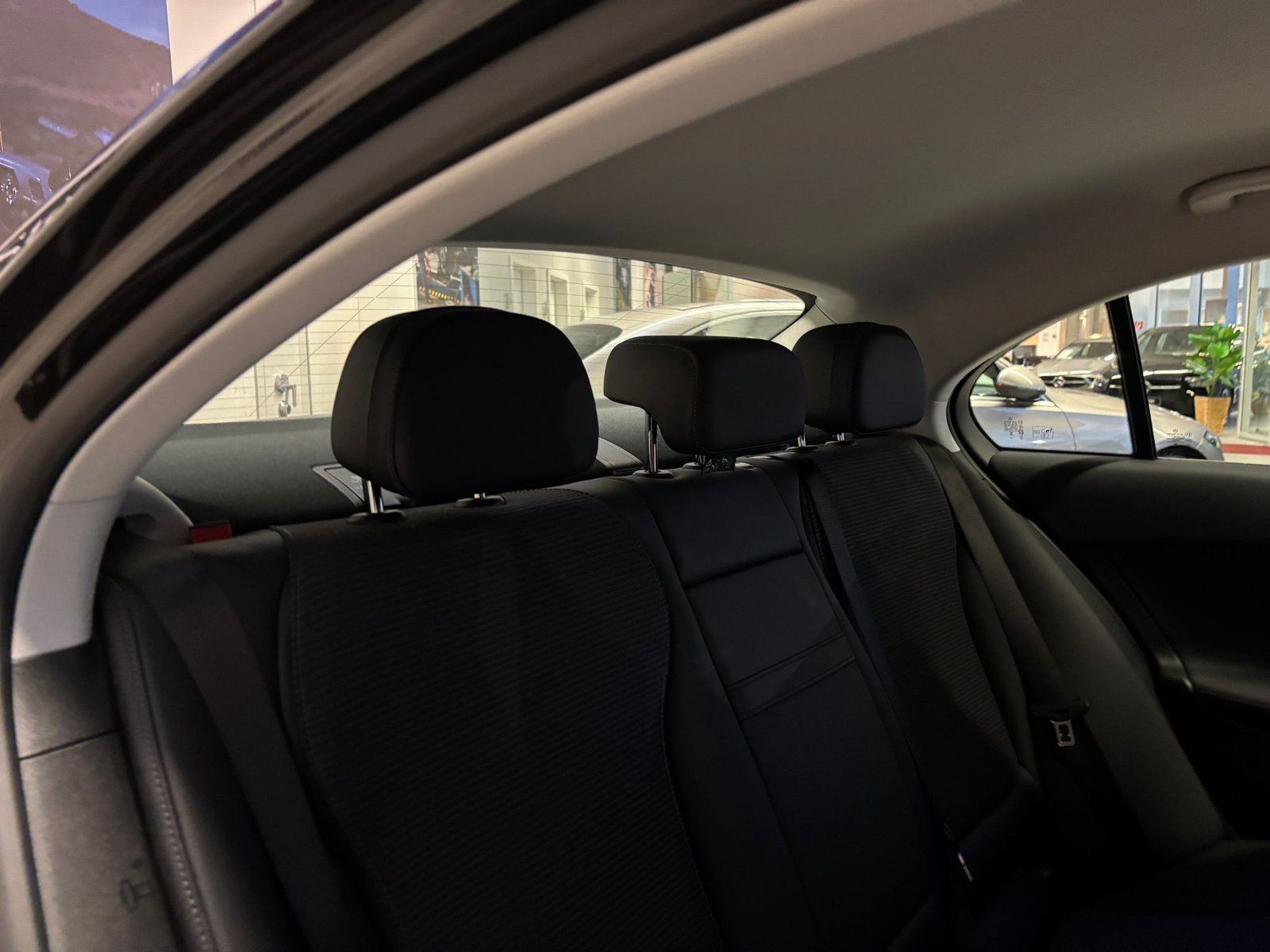 Fahrzeugabbildung Mercedes-Benz C 200 Avantgarde DISTR+MEMORY+AHK+360°+TOTW+LED