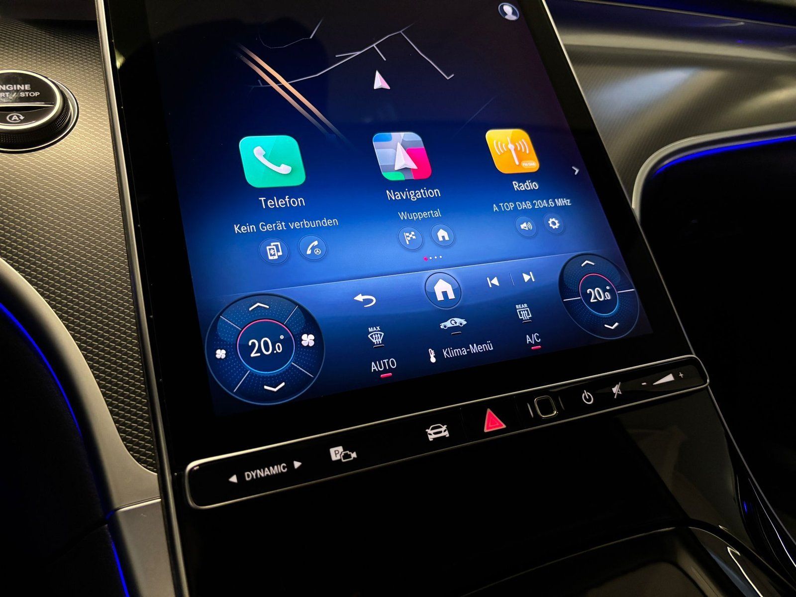 Fahrzeugabbildung Mercedes-Benz C 200 Avantgarde DISTR+MEMORY+AHK+360°+TOTW+LED