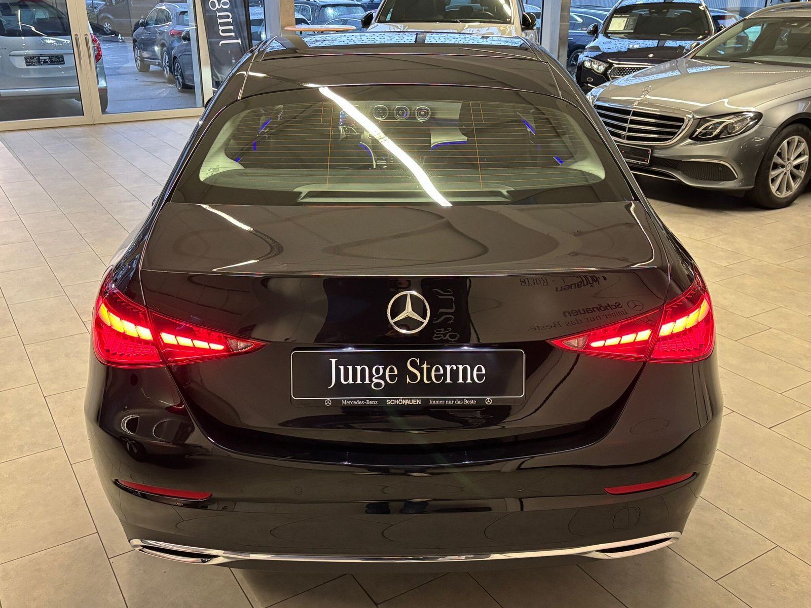 Fahrzeugabbildung Mercedes-Benz C 200 Avantgarde DISTR+MEMORY+AHK+360°+TOTW+LED