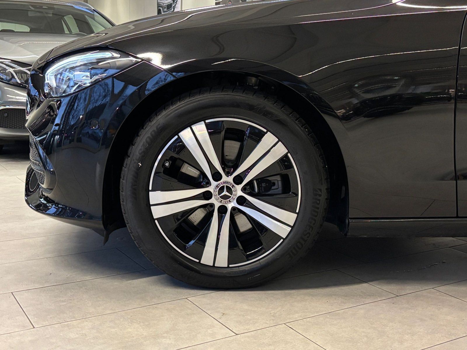 Fahrzeugabbildung Mercedes-Benz C 200 Avantgarde DISTR+MEMORY+AHK+360°+TOTW+LED