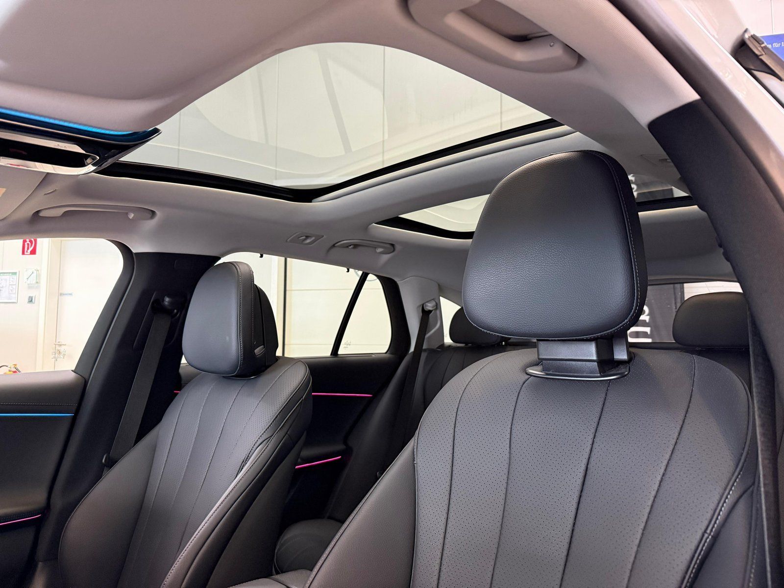 Fahrzeugabbildung Mercedes-Benz E 300 de 4M All-Terrain BURMEST+HUD+AIR+AHK+PANO