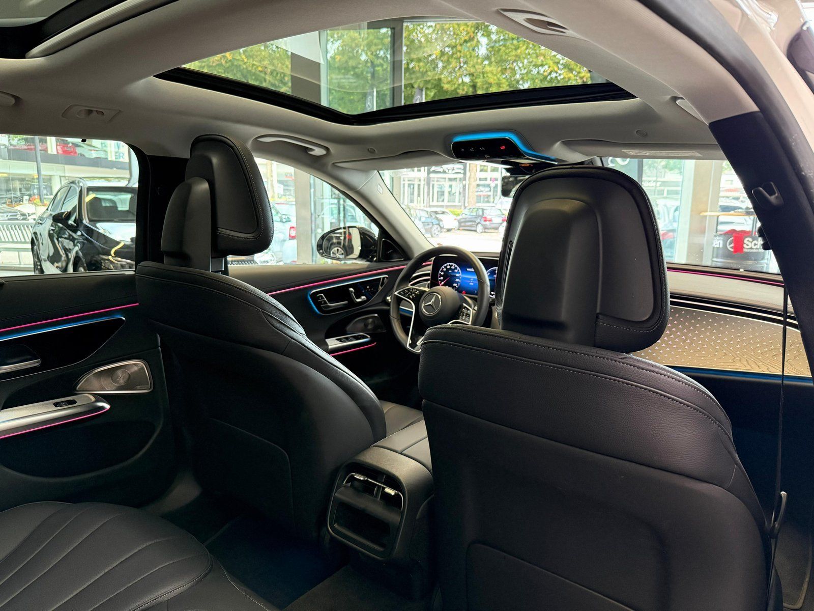 Fahrzeugabbildung Mercedes-Benz E 300 de 4M All-Terrain BURMEST+HUD+AIR+AHK+PANO