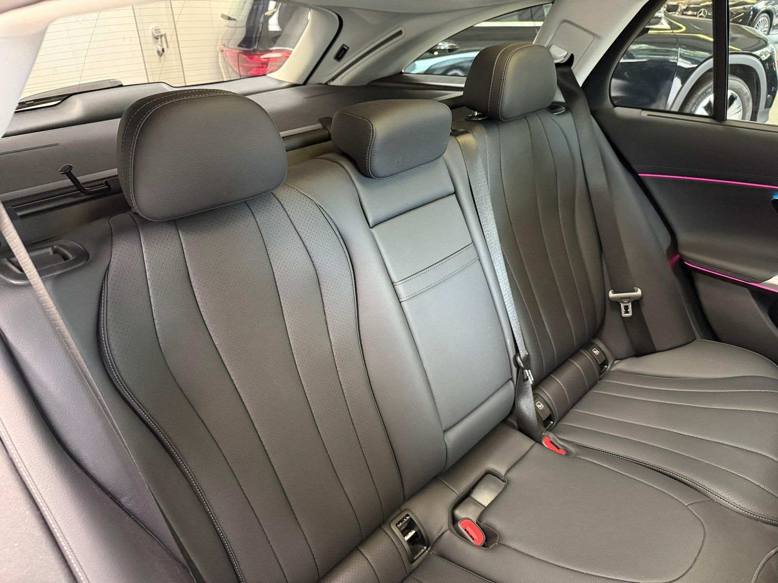 Fahrzeugabbildung Mercedes-Benz E 300 de 4M All-Terrain BURMEST+HUD+AIR+AHK+PANO