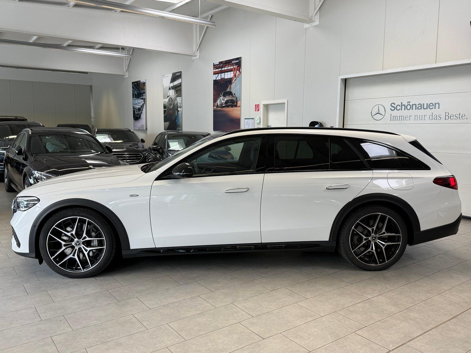 Fahrzeugabbildung Mercedes-Benz E 300 de 4M All-Terrain BURMEST+HUD+AIR+AHK+PANO