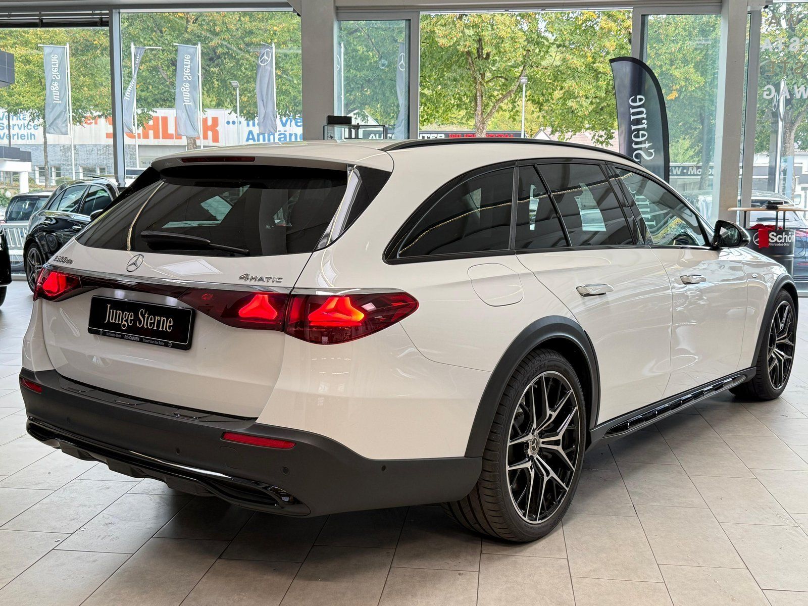 Fahrzeugabbildung Mercedes-Benz E 300 de 4M All-Terrain BURMEST+HUD+AIR+AHK+PANO