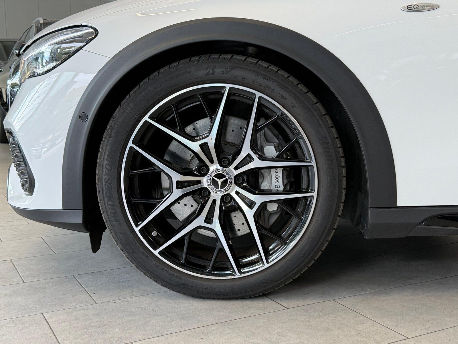 Fahrzeugabbildung Mercedes-Benz E 300 de 4M All-Terrain BURMEST+HUD+AIR+AHK+PANO