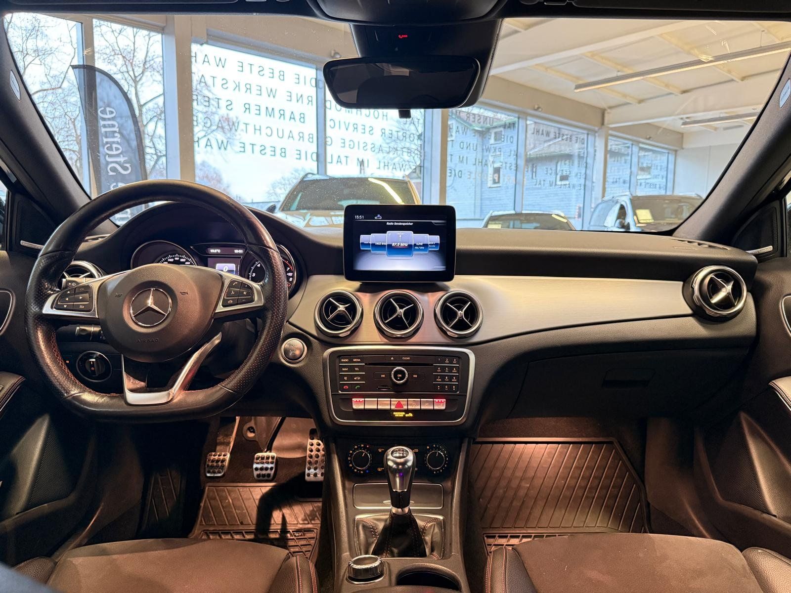 Fahrzeugabbildung Mercedes-Benz GLA 180 AMG+HARMAN+AHK+AMBIENTE+LED+NAVI+KLIMA