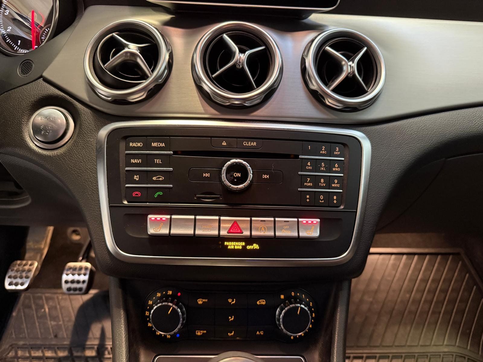 Fahrzeugabbildung Mercedes-Benz GLA 180 AMG+HARMAN+AHK+AMBIENTE+LED+NAVI+KLIMA