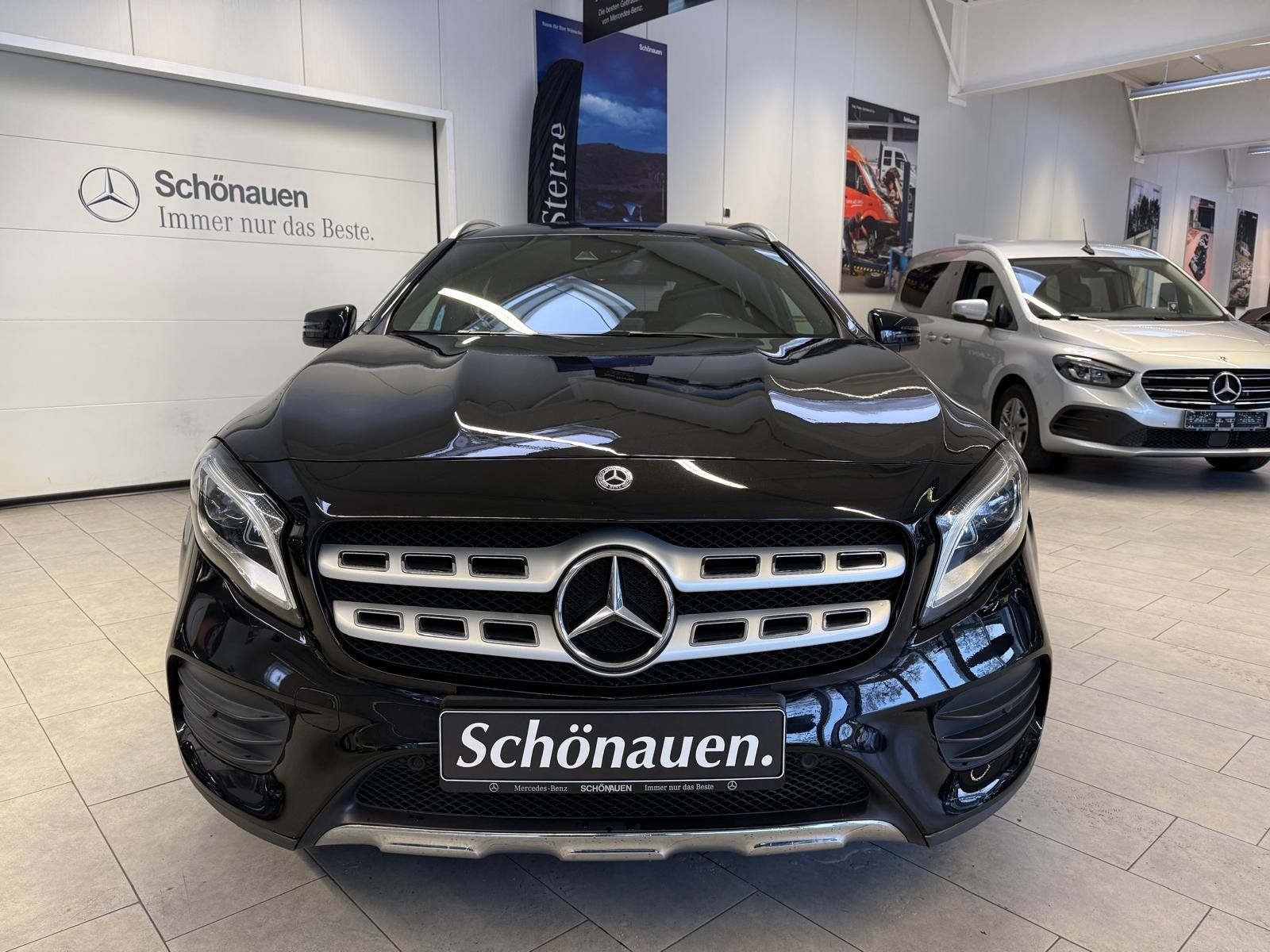 Fahrzeugabbildung Mercedes-Benz GLA 180 AMG+HARMAN+AHK+AMBIENTE+LED+NAVI+KLIMA