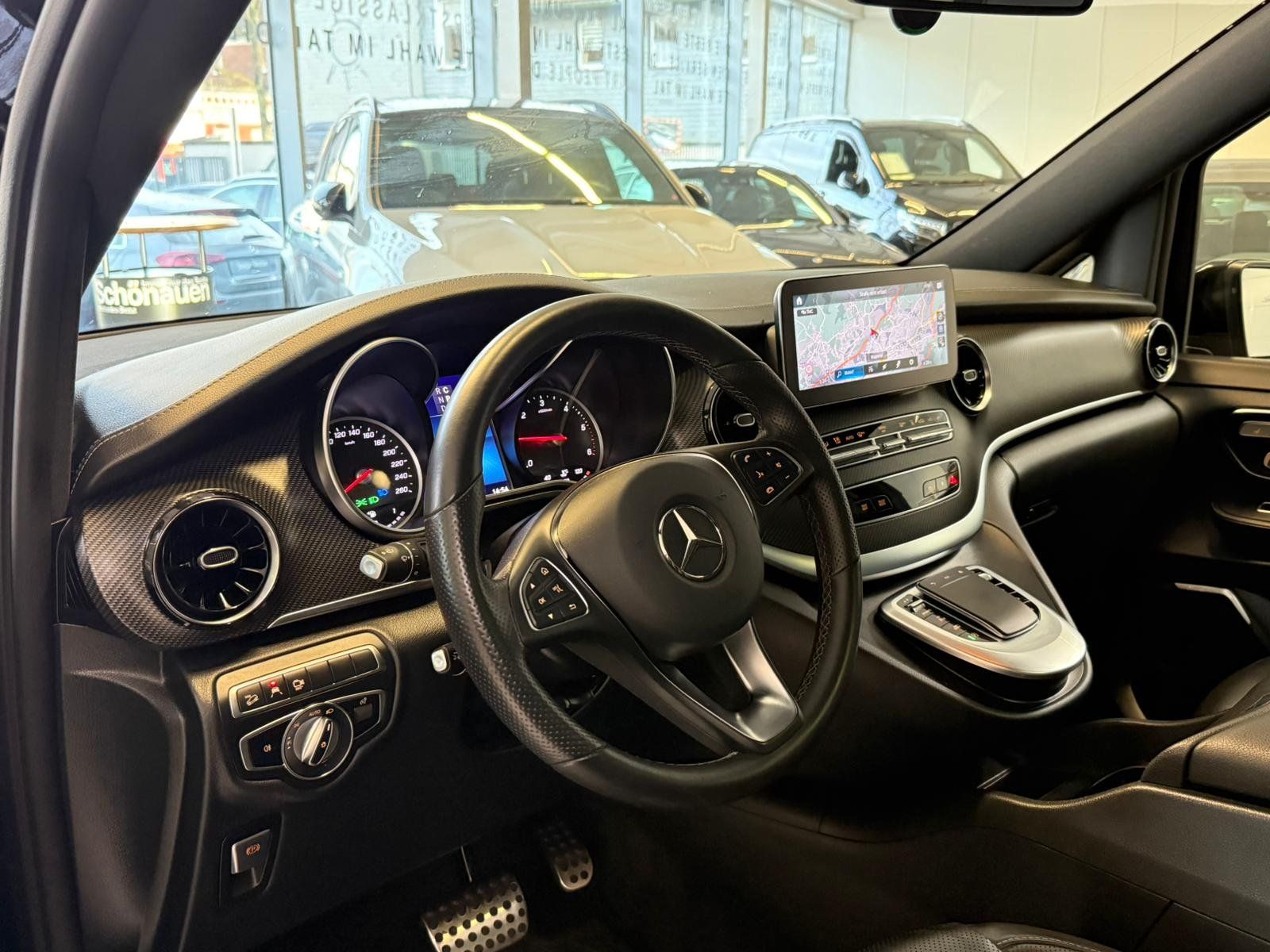 Fahrzeugabbildung Mercedes-Benz V 300d 4M Lang AMG+NAPPA+AIRMATIC+STDHZ+PANO+AHK