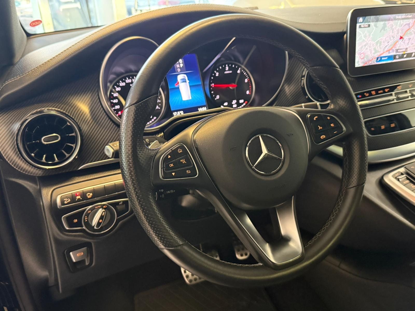 Fahrzeugabbildung Mercedes-Benz V 300d 4M Lang AMG+NAPPA+AIRMATIC+STDHZ+PANO+AHK