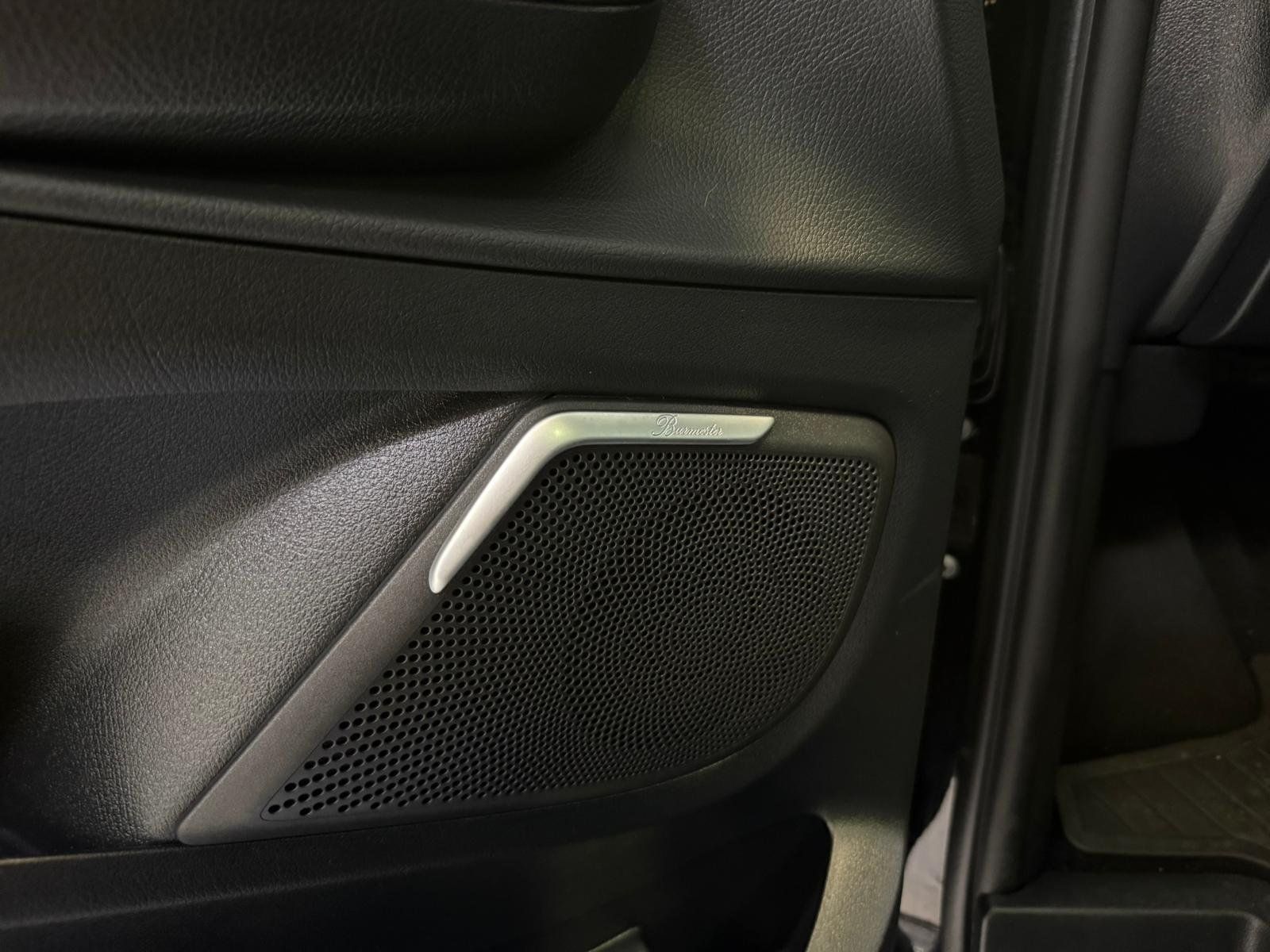 Fahrzeugabbildung Mercedes-Benz V 300d 4M Lang AMG+NAPPA+AIRMATIC+STDHZ+PANO+AHK