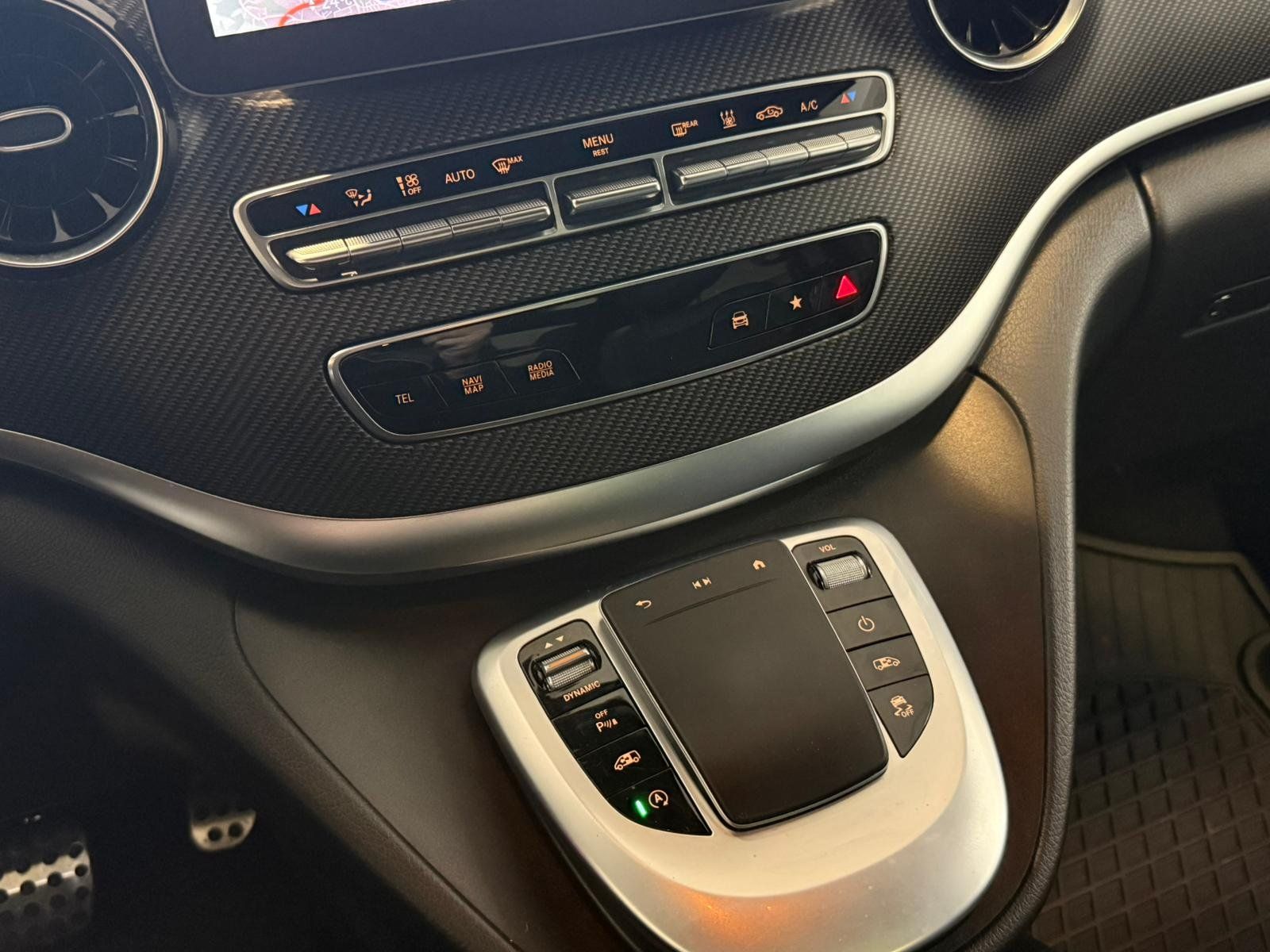 Fahrzeugabbildung Mercedes-Benz V 300d 4M Lang AMG+NAPPA+AIRMATIC+STDHZ+PANO+AHK