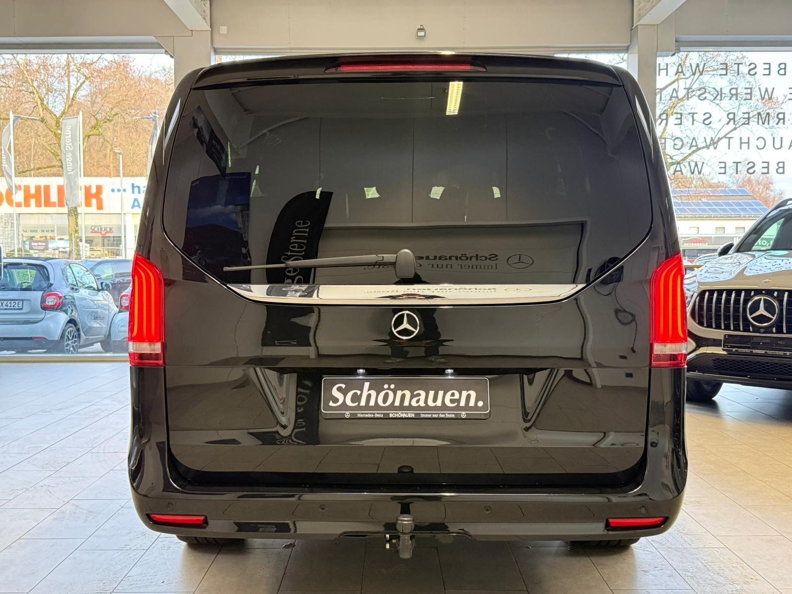 Fahrzeugabbildung Mercedes-Benz V 300d 4M Lang AMG+NAPPA+AIRMATIC+STDHZ+PANO+AHK