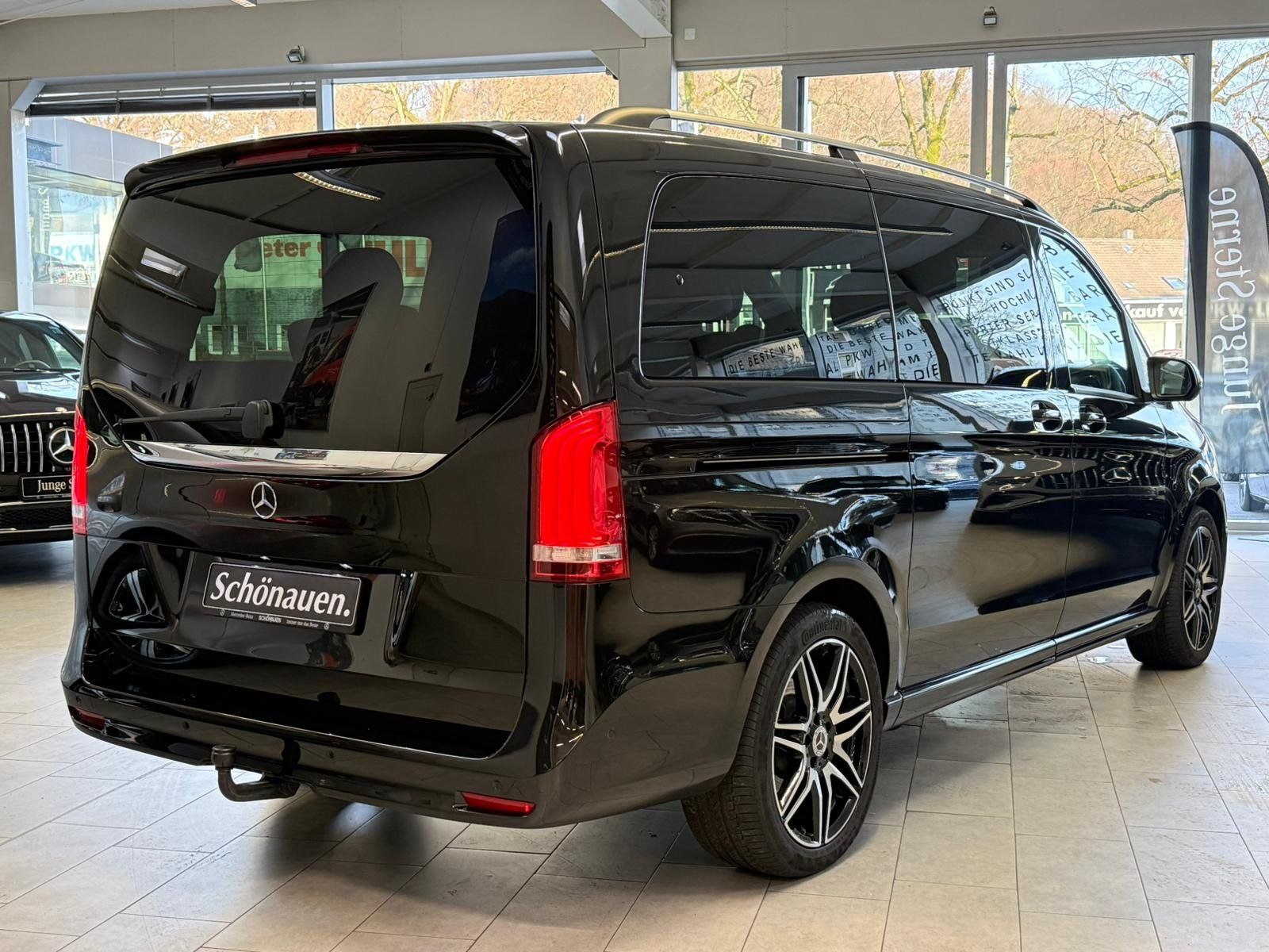 Fahrzeugabbildung Mercedes-Benz V 300d 4M Lang AMG+NAPPA+AIRMATIC+STDHZ+PANO+AHK