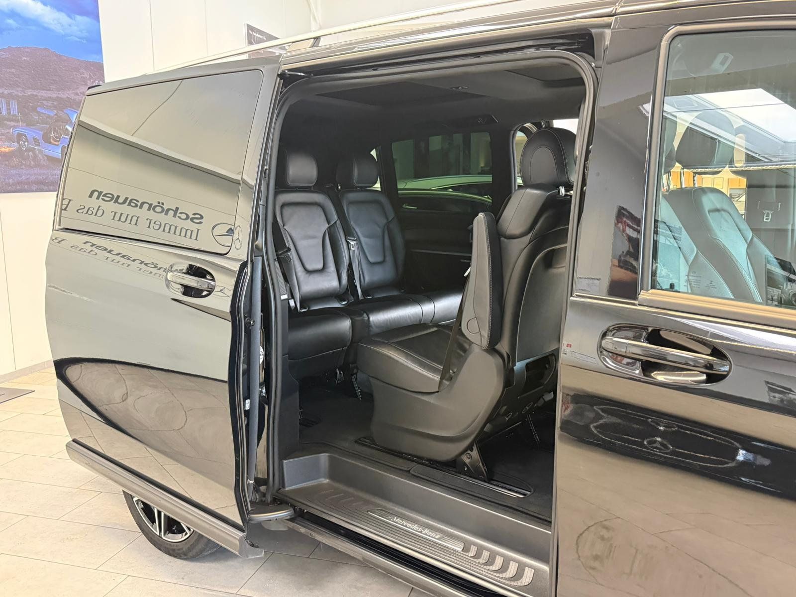 Fahrzeugabbildung Mercedes-Benz V 300d 4M Lang AMG+NAPPA+AIRMATIC+STDHZ+PANO+AHK