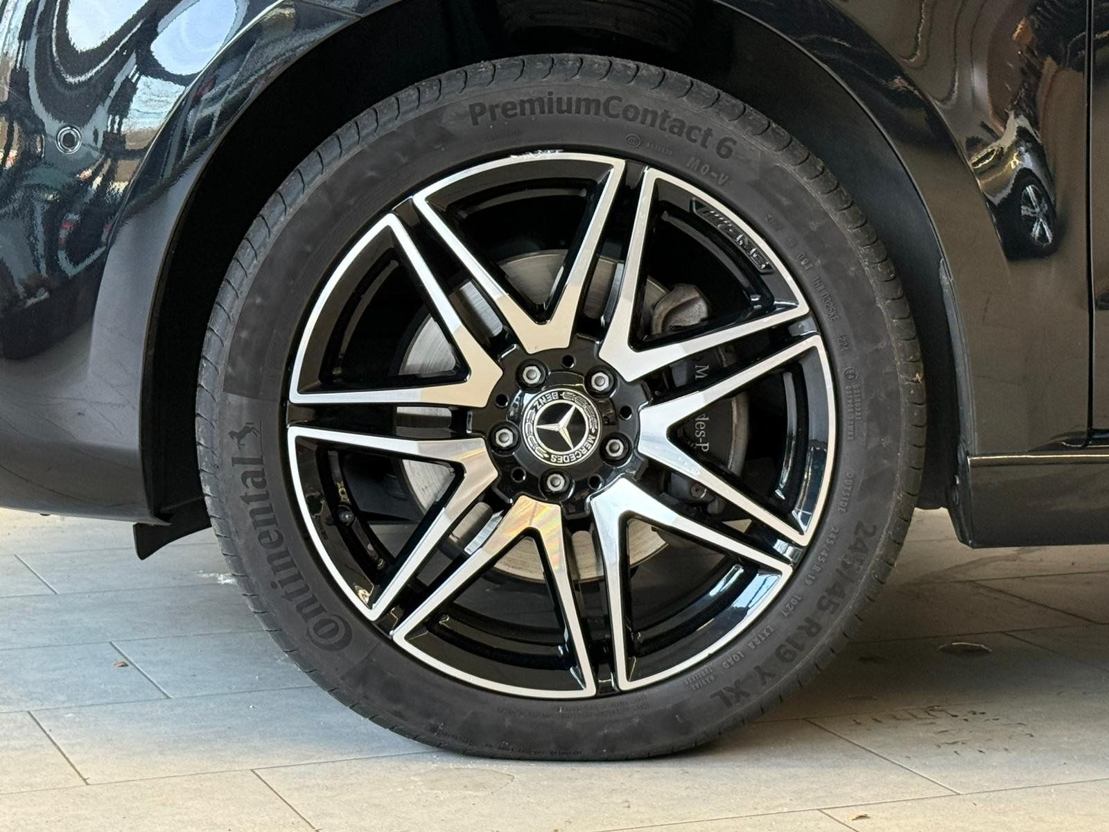 Fahrzeugabbildung Mercedes-Benz V 300d 4M Lang AMG+NAPPA+AIRMATIC+STDHZ+PANO+AHK