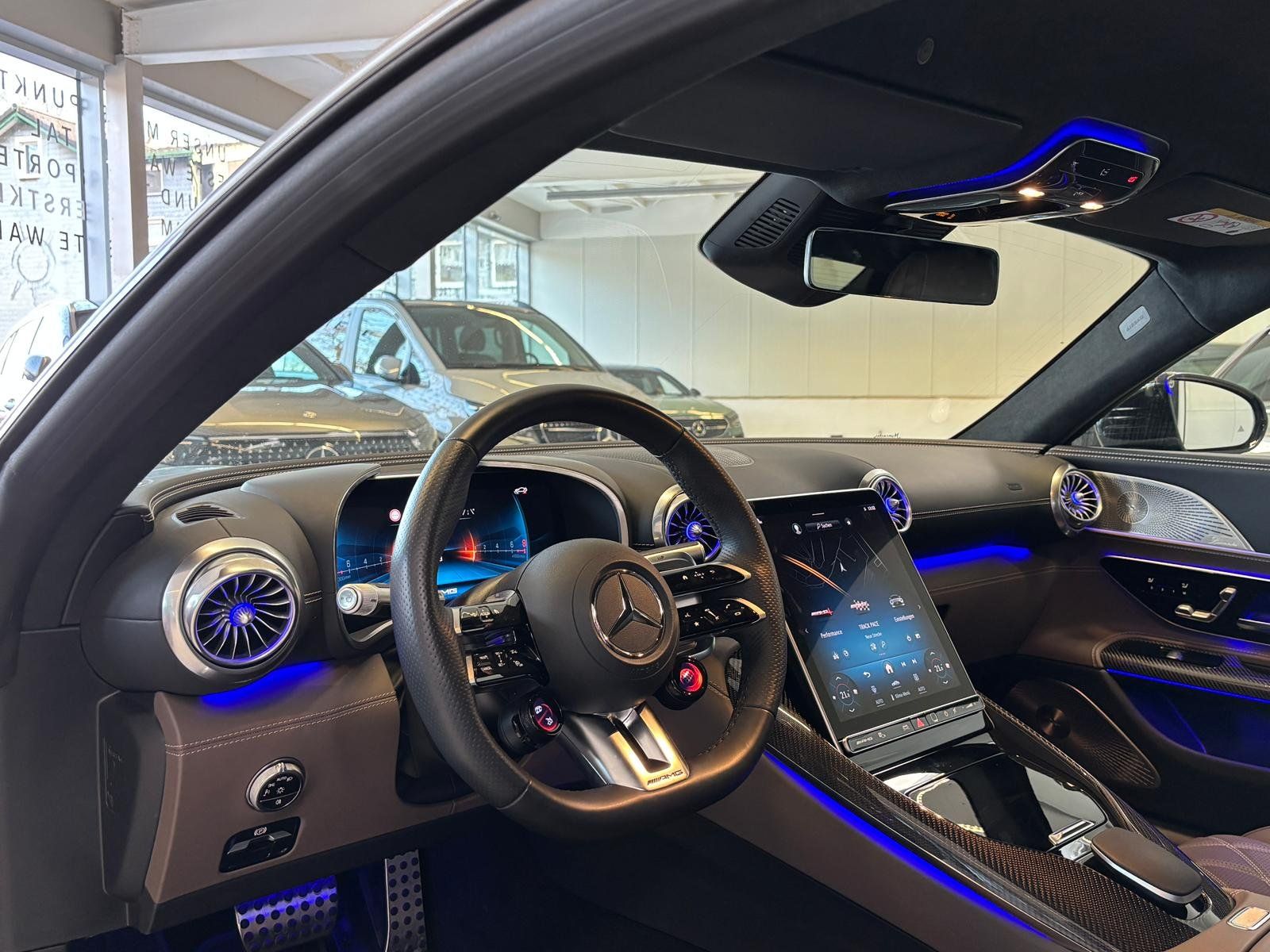 Fahrzeugabbildung Mercedes-Benz GT 63 4M+ DISTR+HUD+CARBON+NIGHT II+BURM+DIGITAL