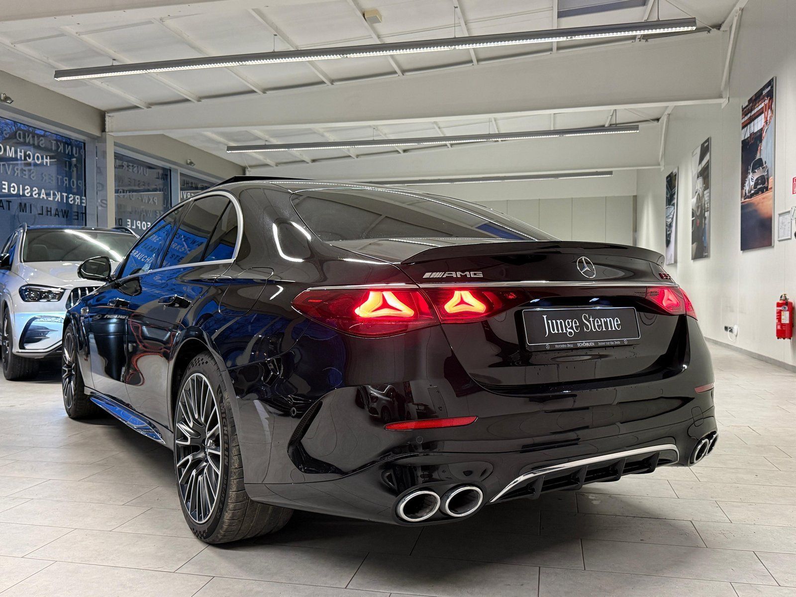 Fahrzeugabbildung Mercedes-Benz E 53 AMG 4M+ Hybrid DRIVERS+PANO+DISTR+BURMES4D