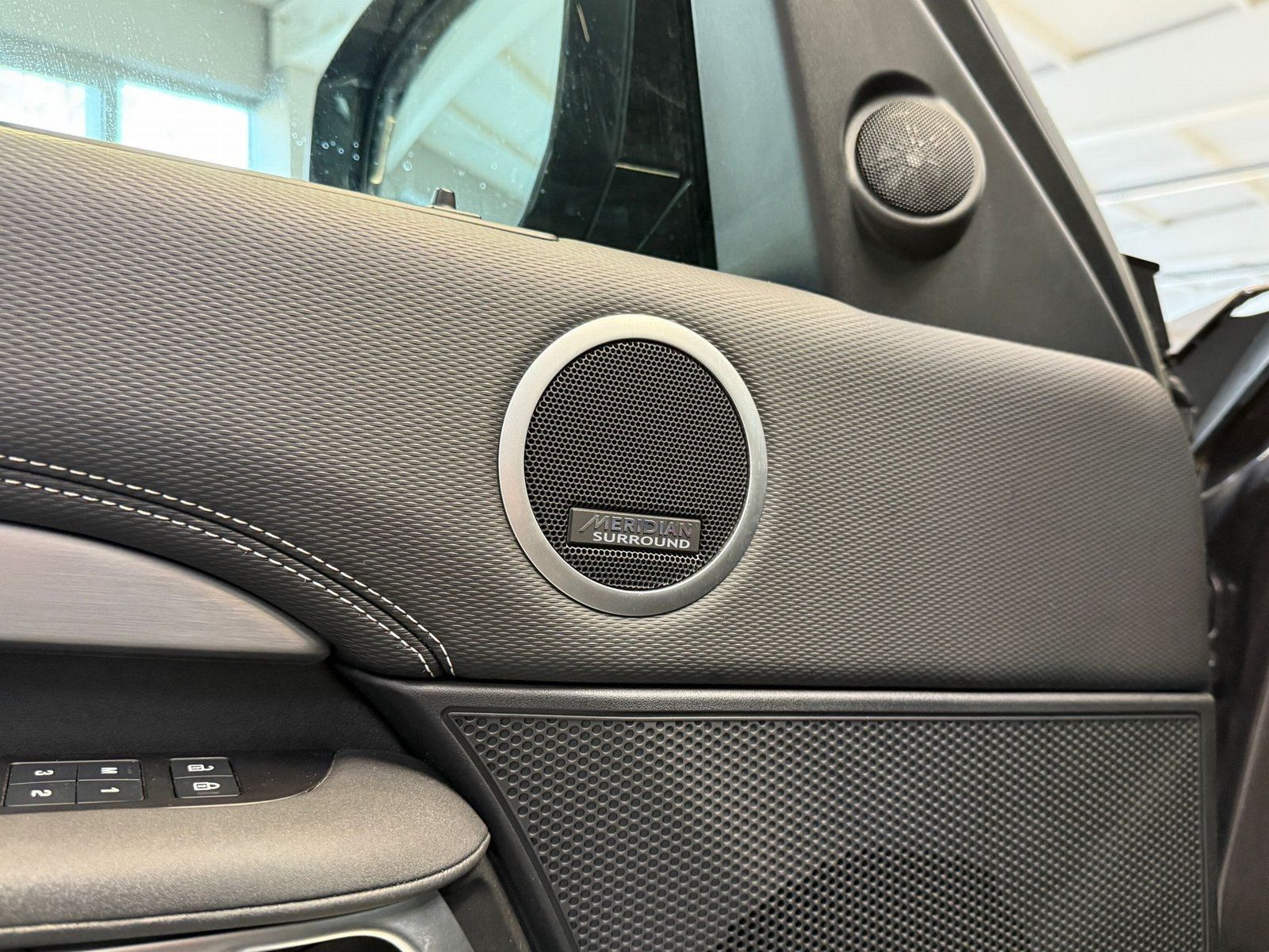 Fahrzeugabbildung Land Rover 5 Dynamic HSE D300 AWD 7SITZER+PANO+STDHZ+HUD