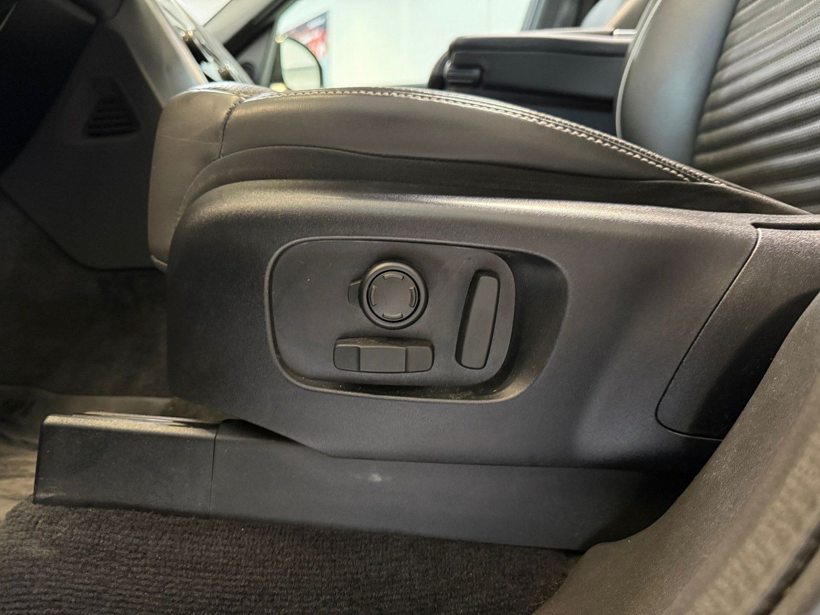 Fahrzeugabbildung Land Rover 5 Dynamic HSE D300 AWD 7SITZER+PANO+STDHZ+HUD